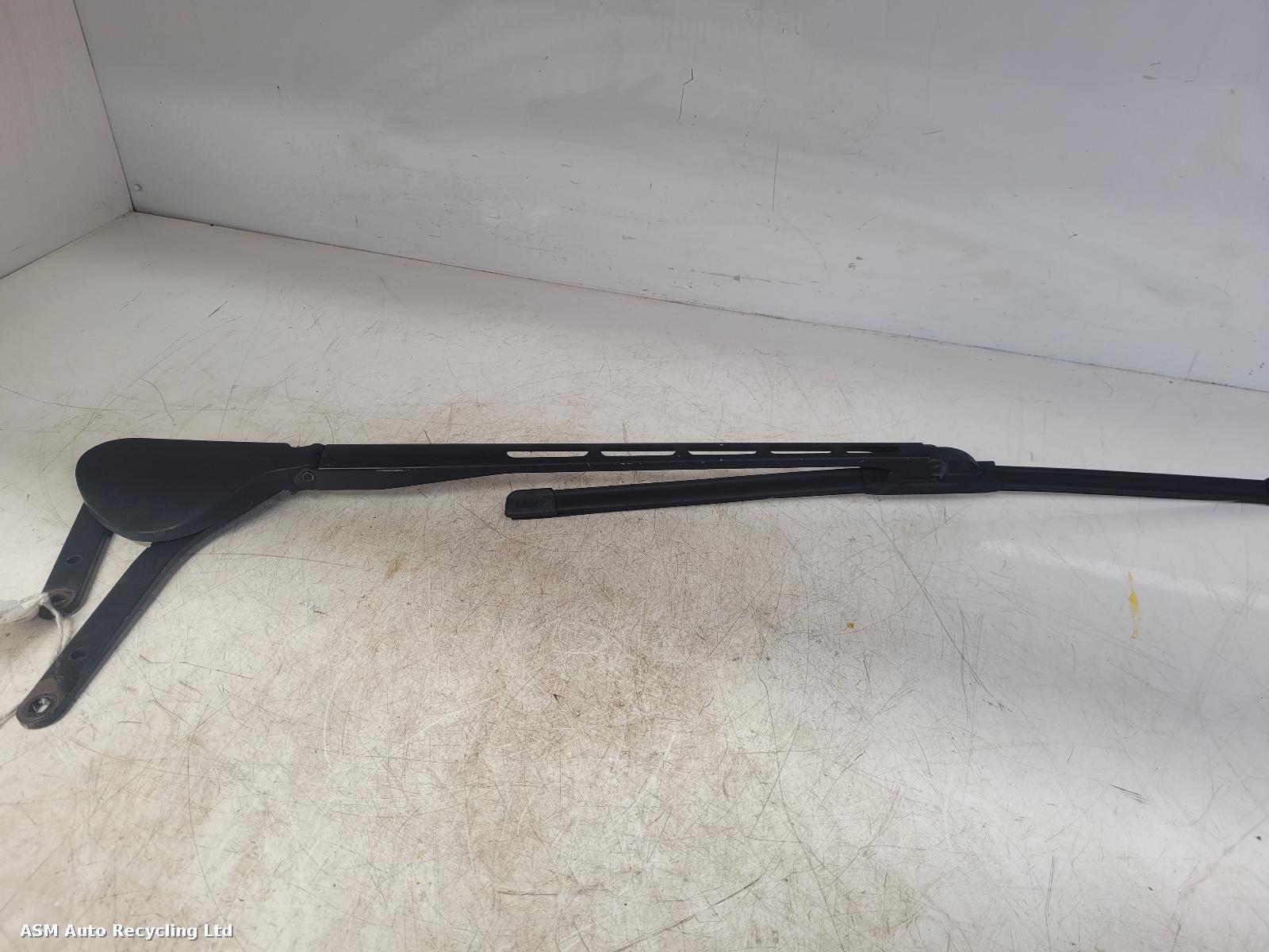 View Auto part Wiper Arm Mercedes C Class 2004