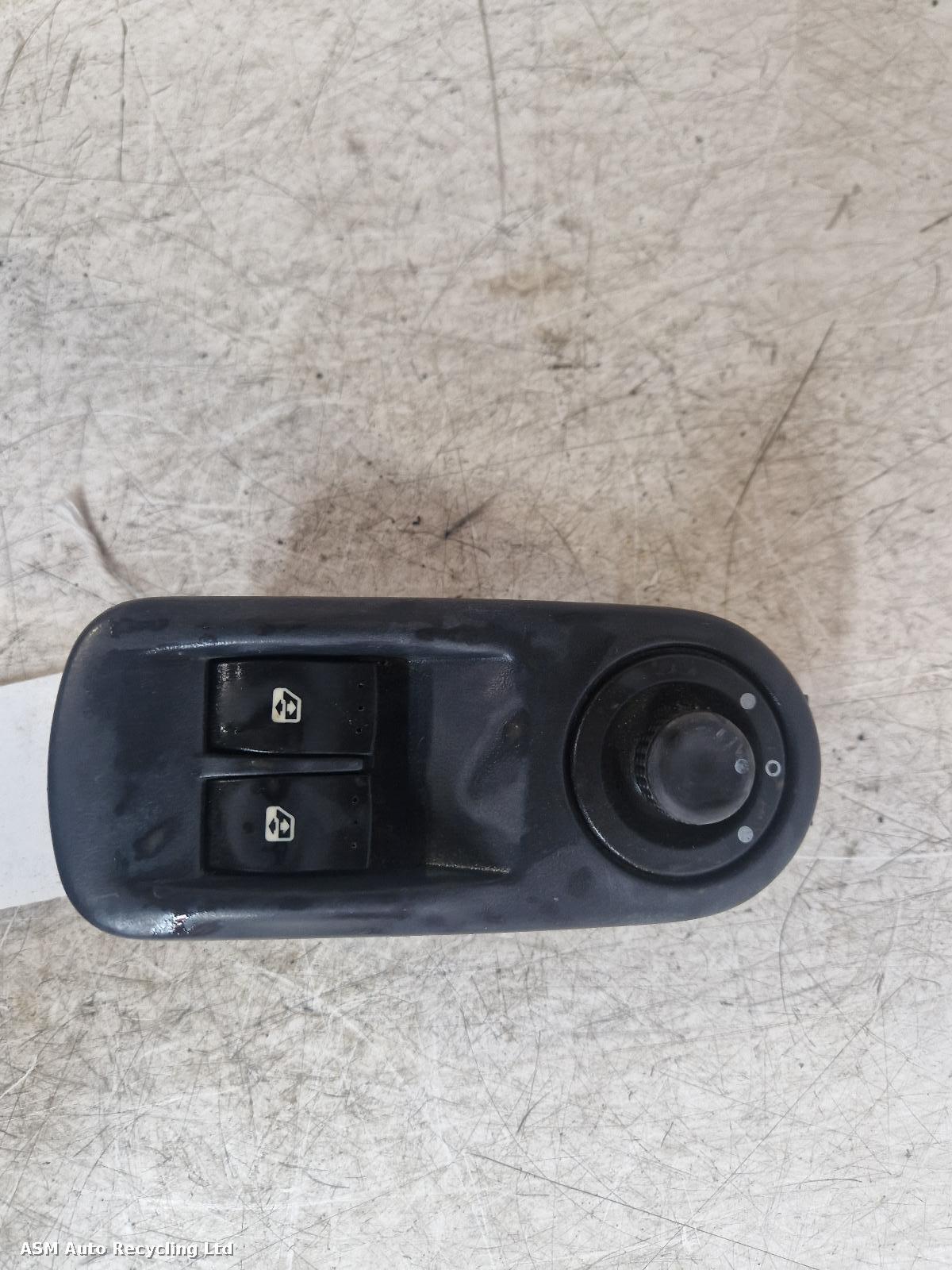 View Auto part Elect. Window Switch Vauxhall Vivaro 2014