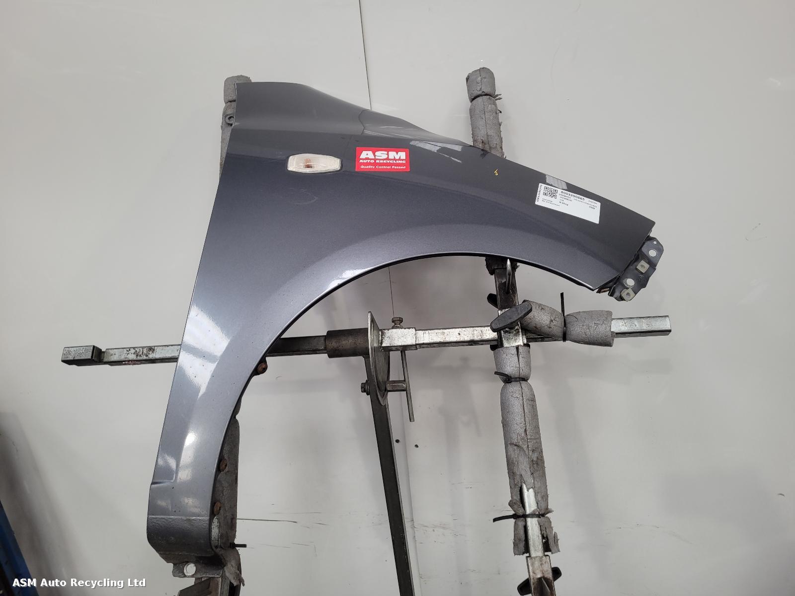 View Auto part R Wing Hyundai I10 2009