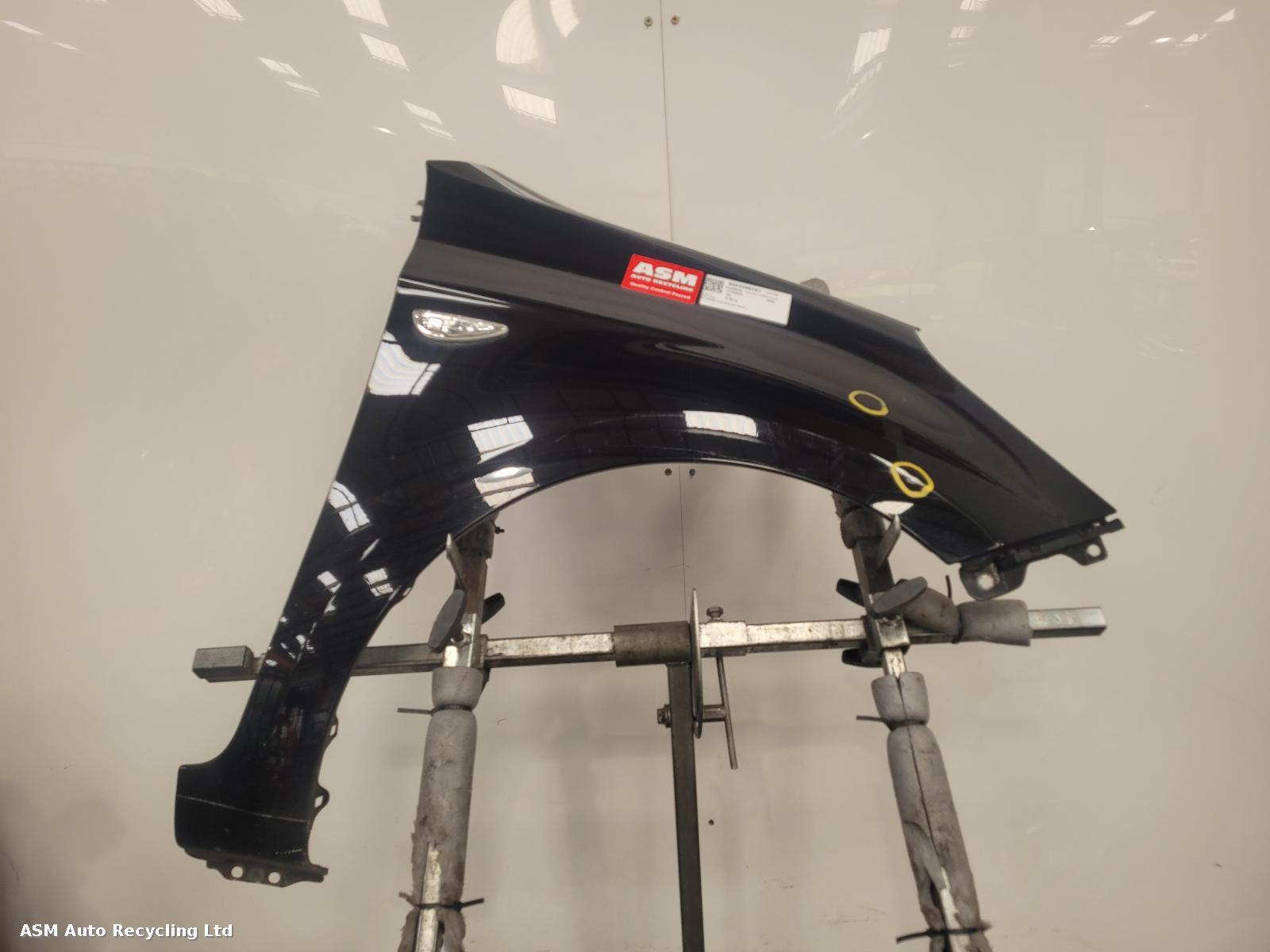 View Auto part R Wing Hyundai I20 2009