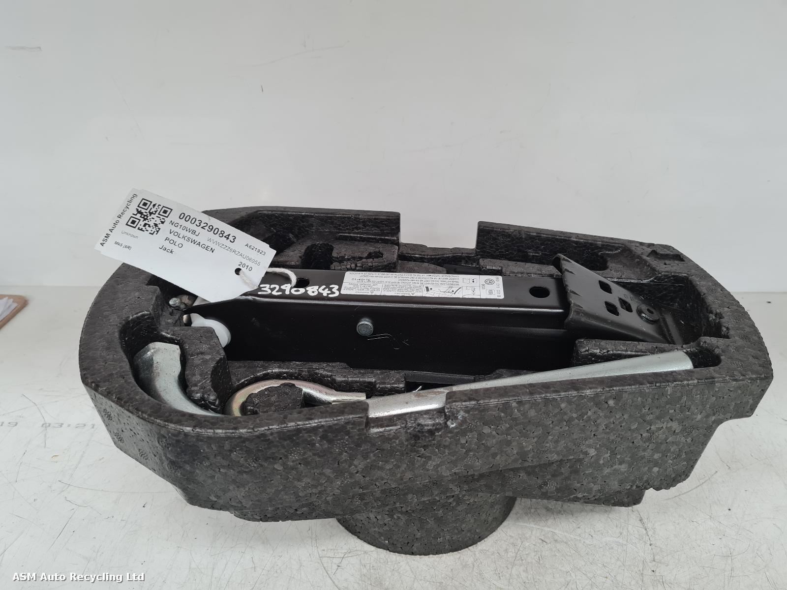 View Auto part Jack Volkswagen Polo 2010