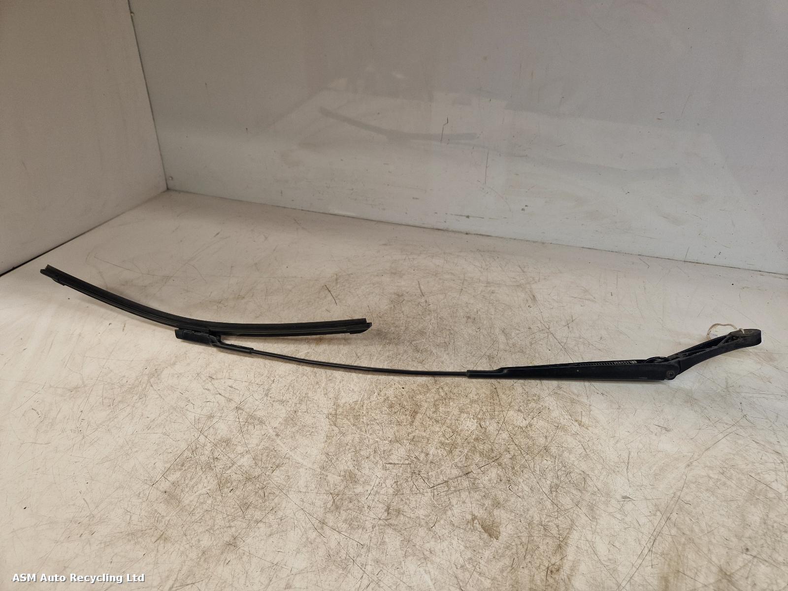 View Auto part Wiper Arm Volkswagen Golf 2017