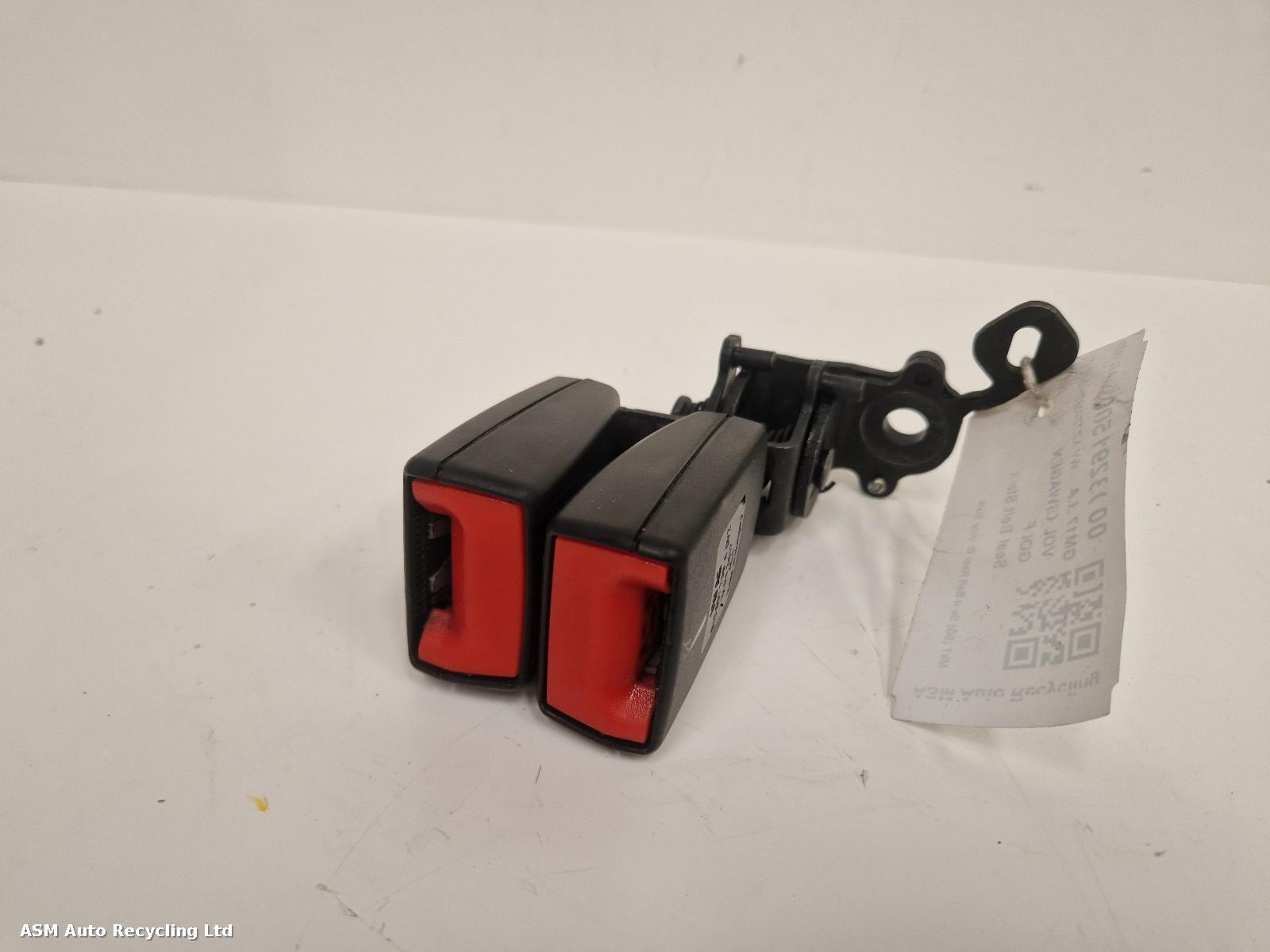 View Auto part Seat Belt Volkswagen Golf 2017