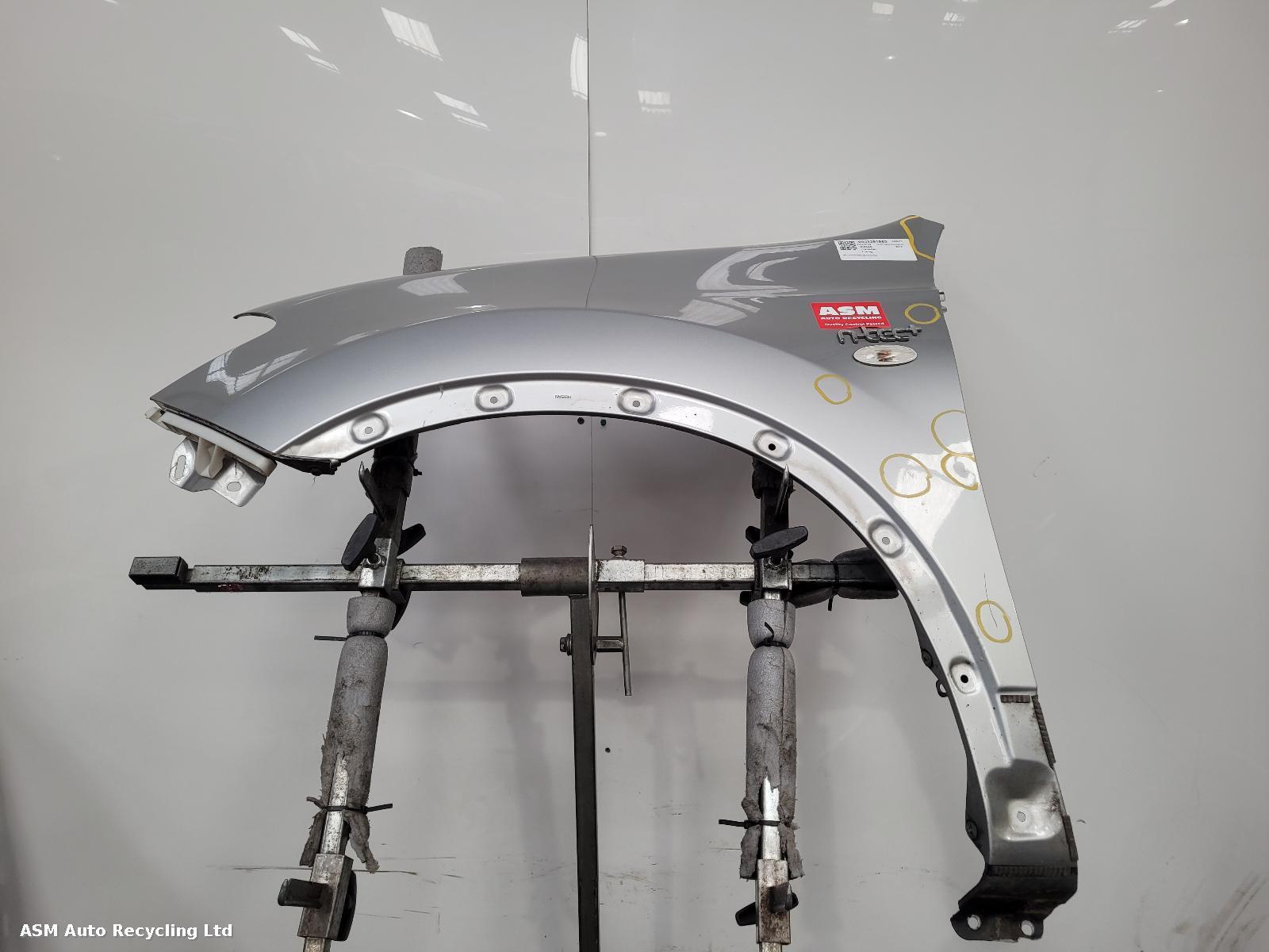 View Auto part L Wing Nissan Qashqai 2012