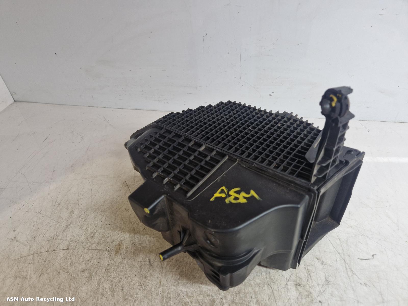 View Auto part Air Cleaner/Box Renault Clio 2017