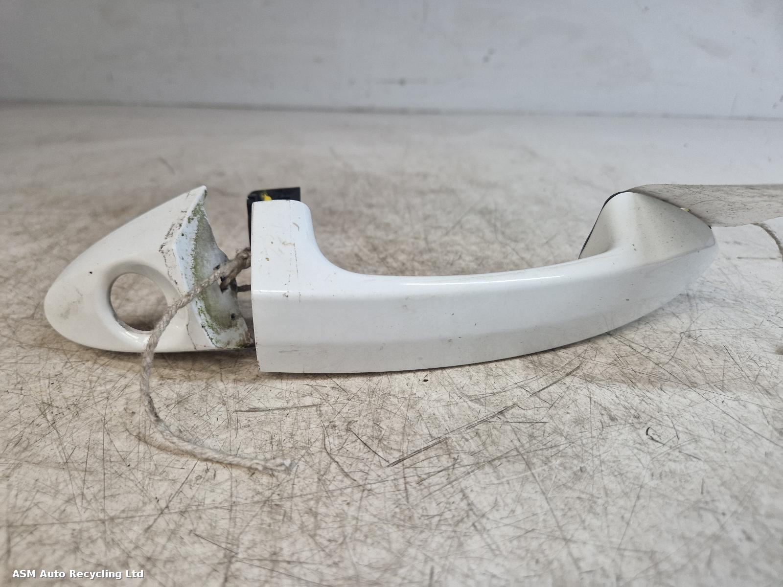 View Auto part Door Handle Ford Fiesta 2013