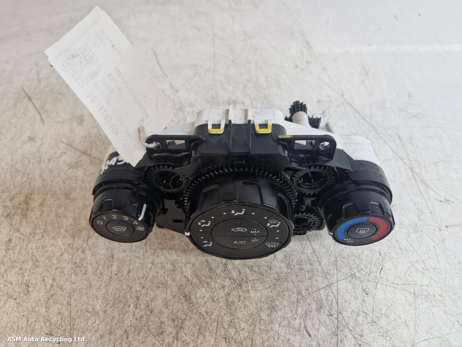 View Auto part Heater/AC Controller Ford Fiesta 2013