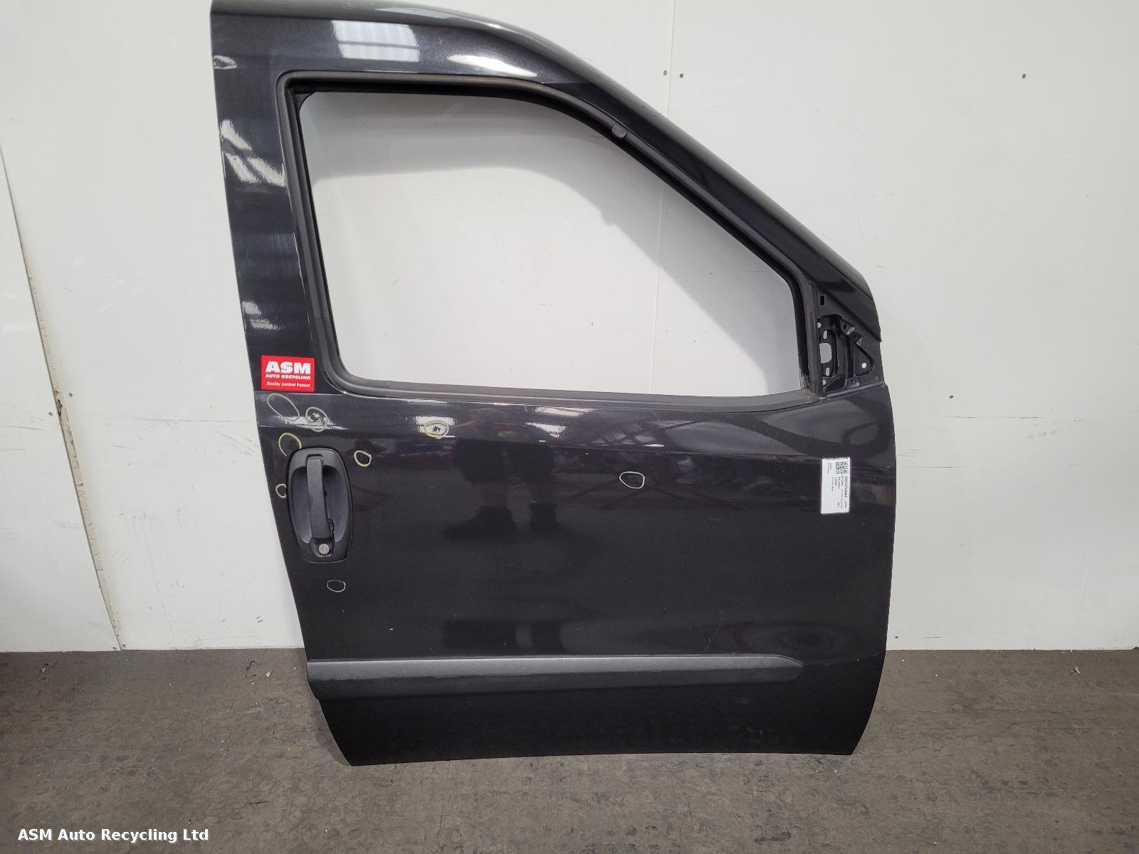 View Auto part R Front Door Vauxhall Combo 2012