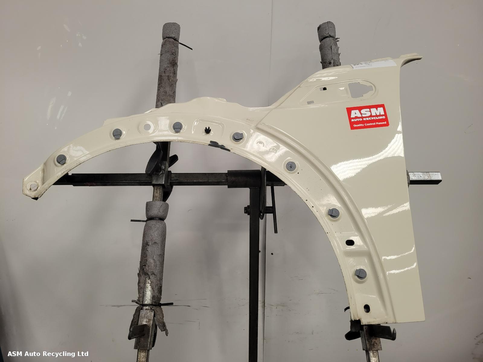 View Auto part L Wing Mini (bmw) Mini 2010