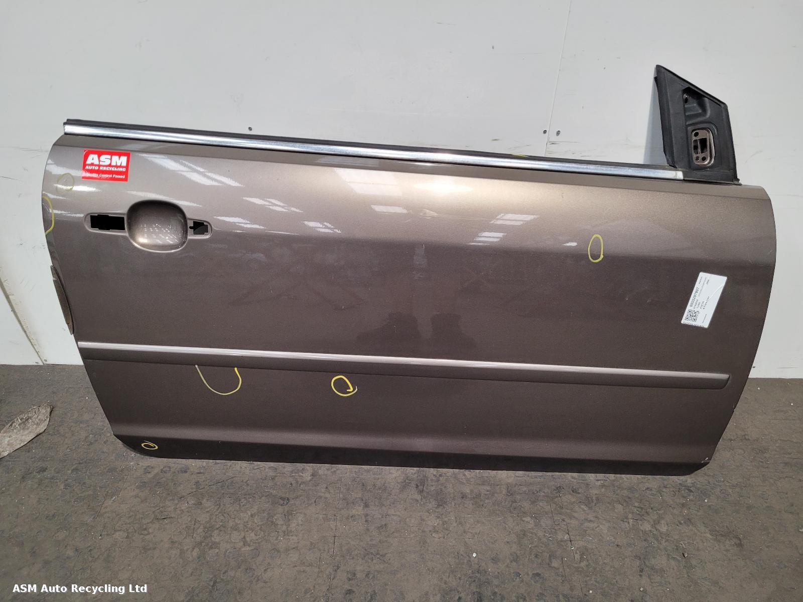 View Auto part R Front Door Ford Focus 2008