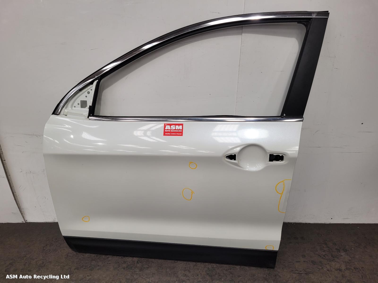 View Auto part L Front Door Nissan Qashqai 2015