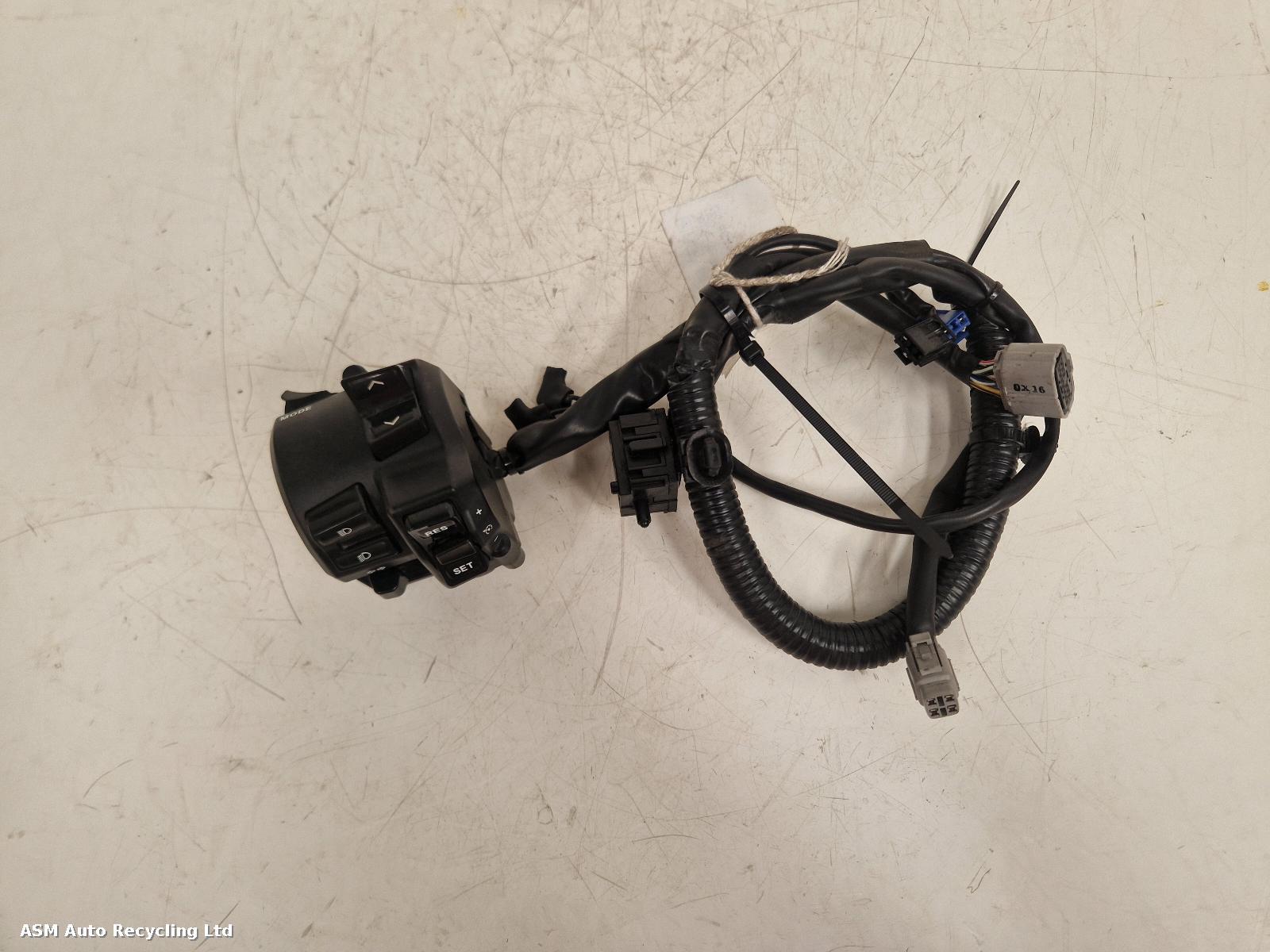 View Auto part LH Switch Gear Yamaha Mt-09 Sp 2021