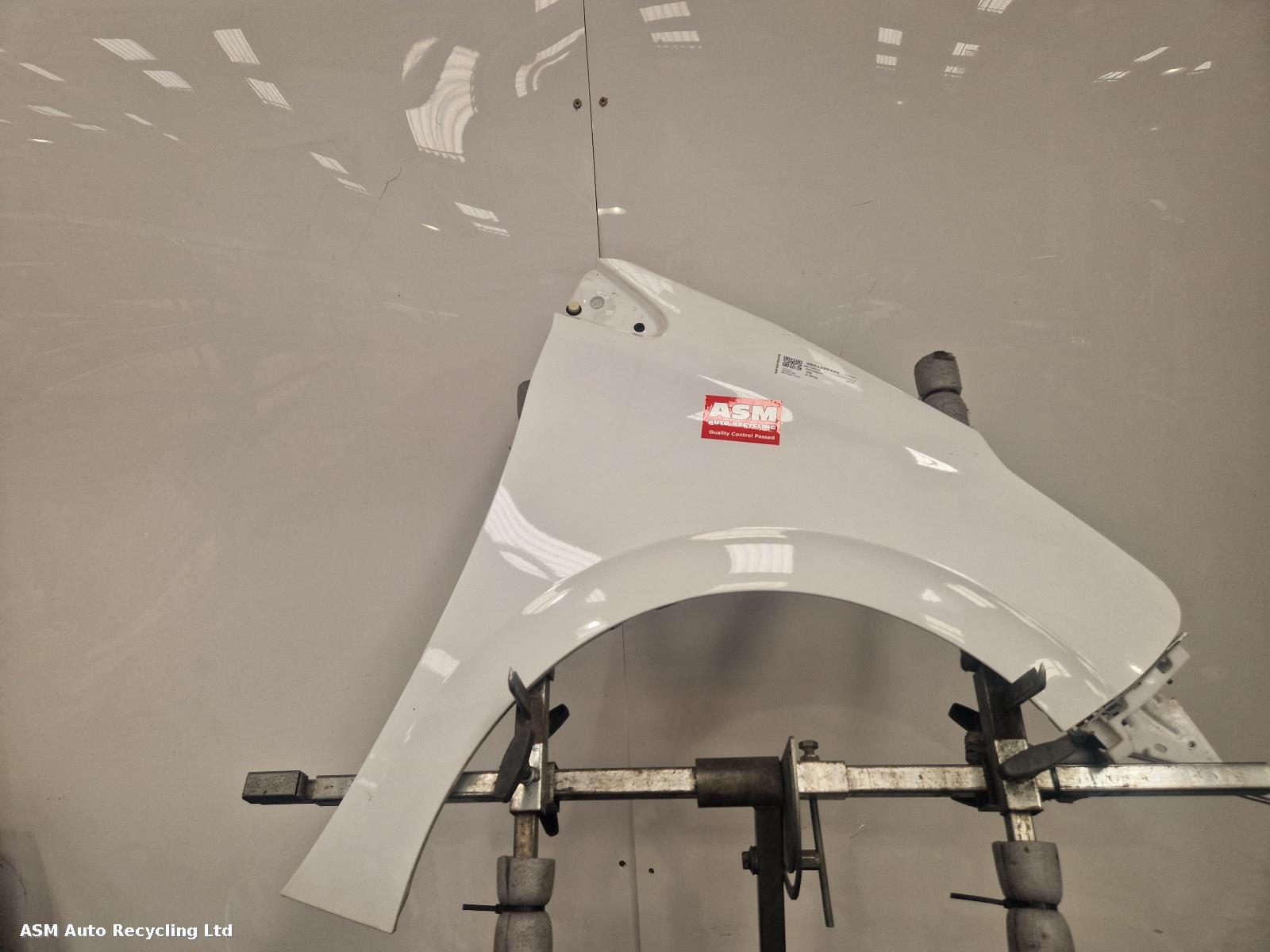 View Auto part R Wing Peugeot 208 2013