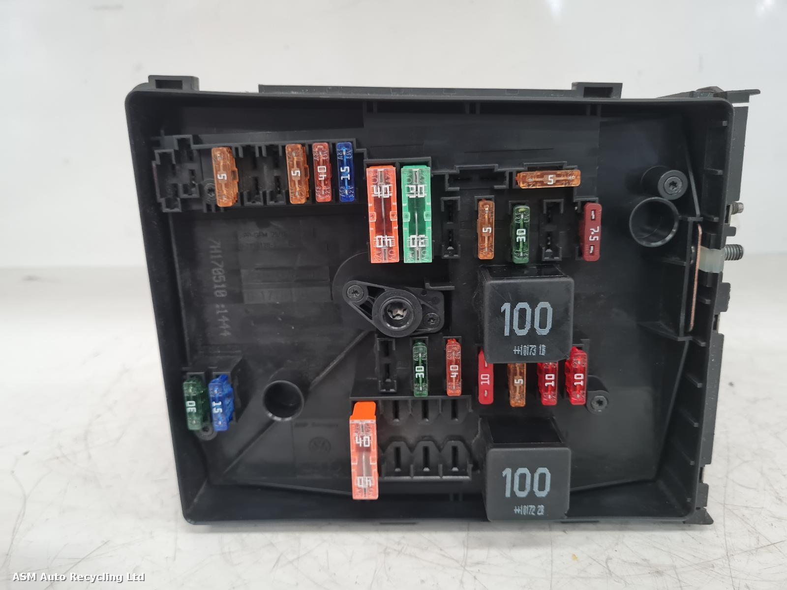 View Auto part Fuse Box Volkswagen Caddy 2010