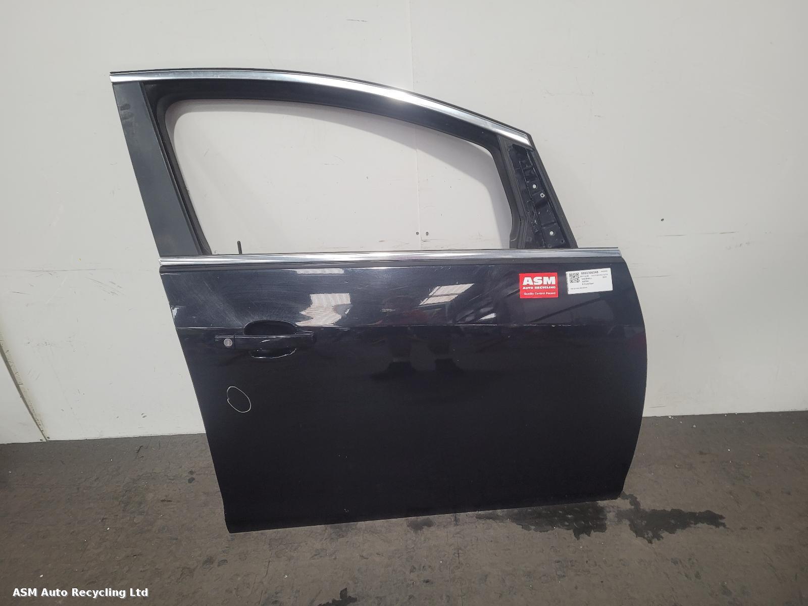 View Auto part R Front Door Vauxhall Astra 2011