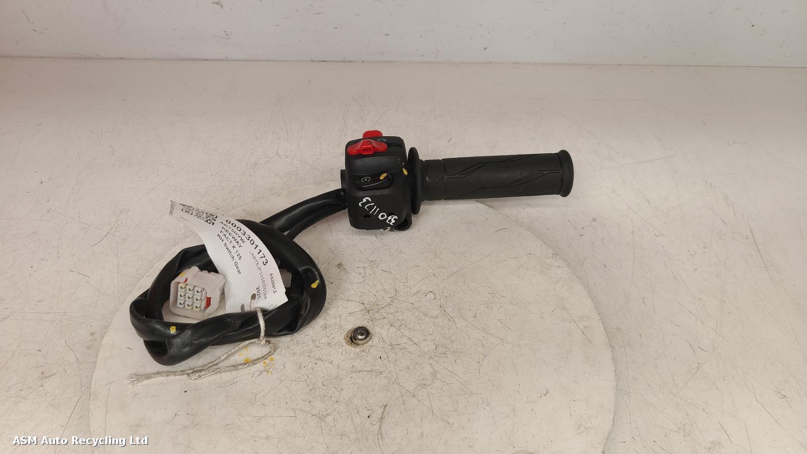View Auto part RH Switch Gear Keeway Fact X 125 2025