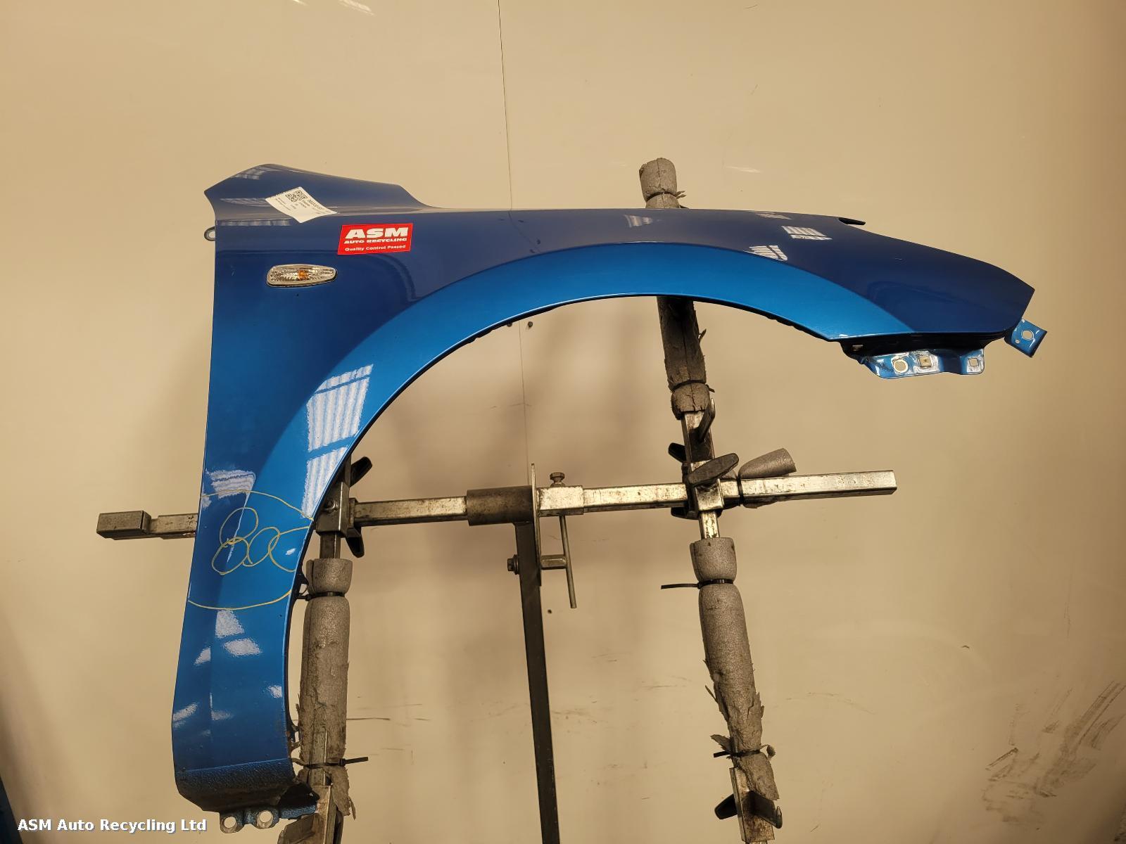 View Auto part R Wing Hyundai I30 2009