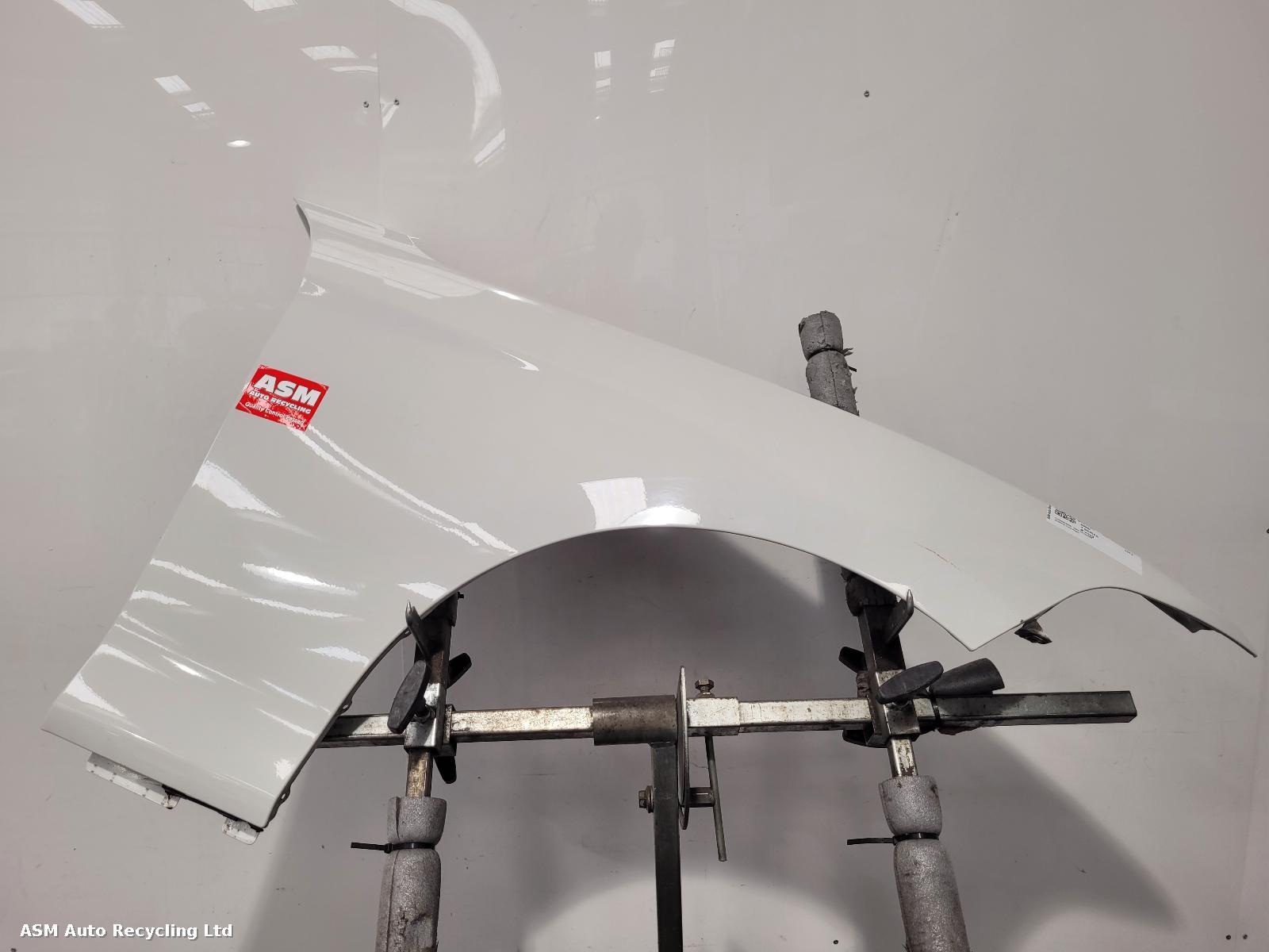 View Auto part R Wing Bmw 1 Series 2012