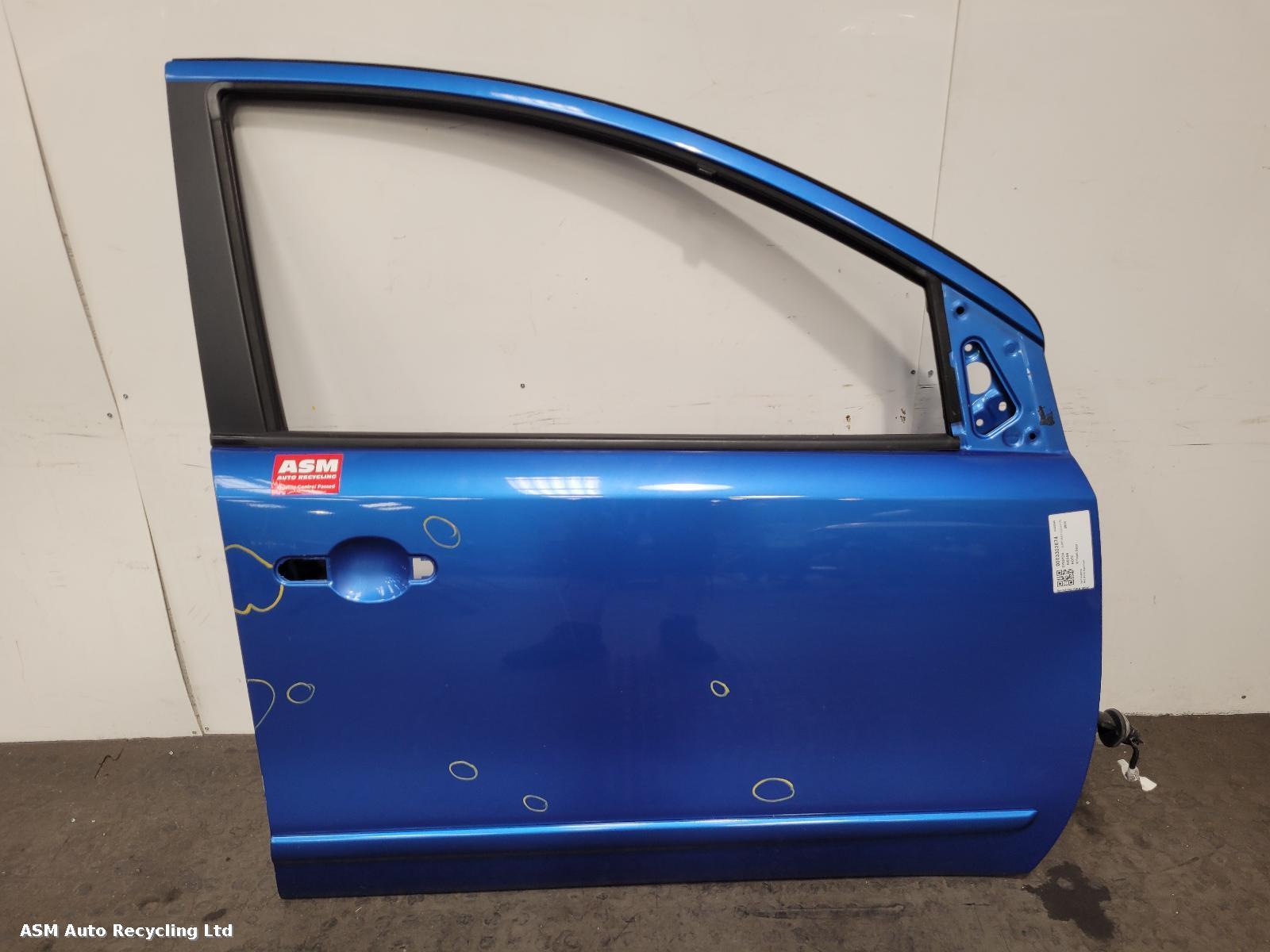 View Auto part R Front Door Nissan Note 2009