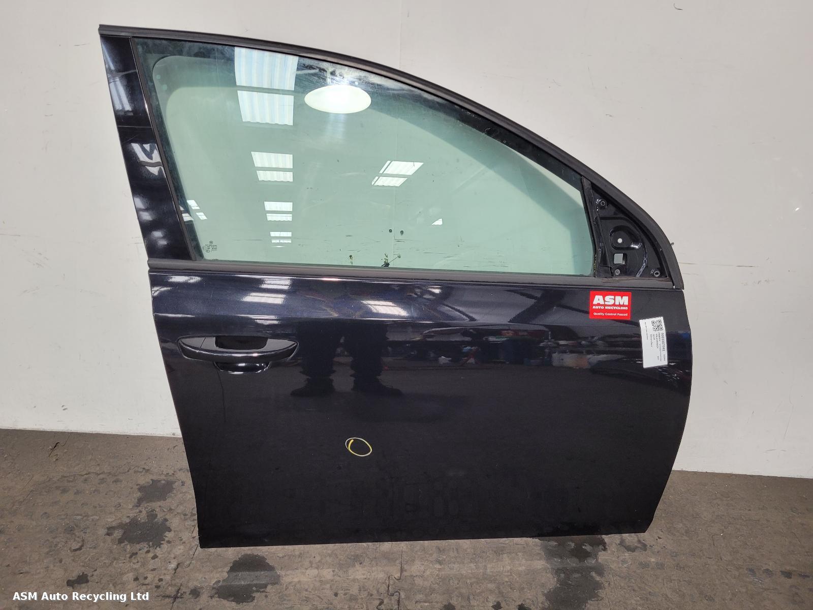 View Auto part R Front Door Volkswagen Golf 2011