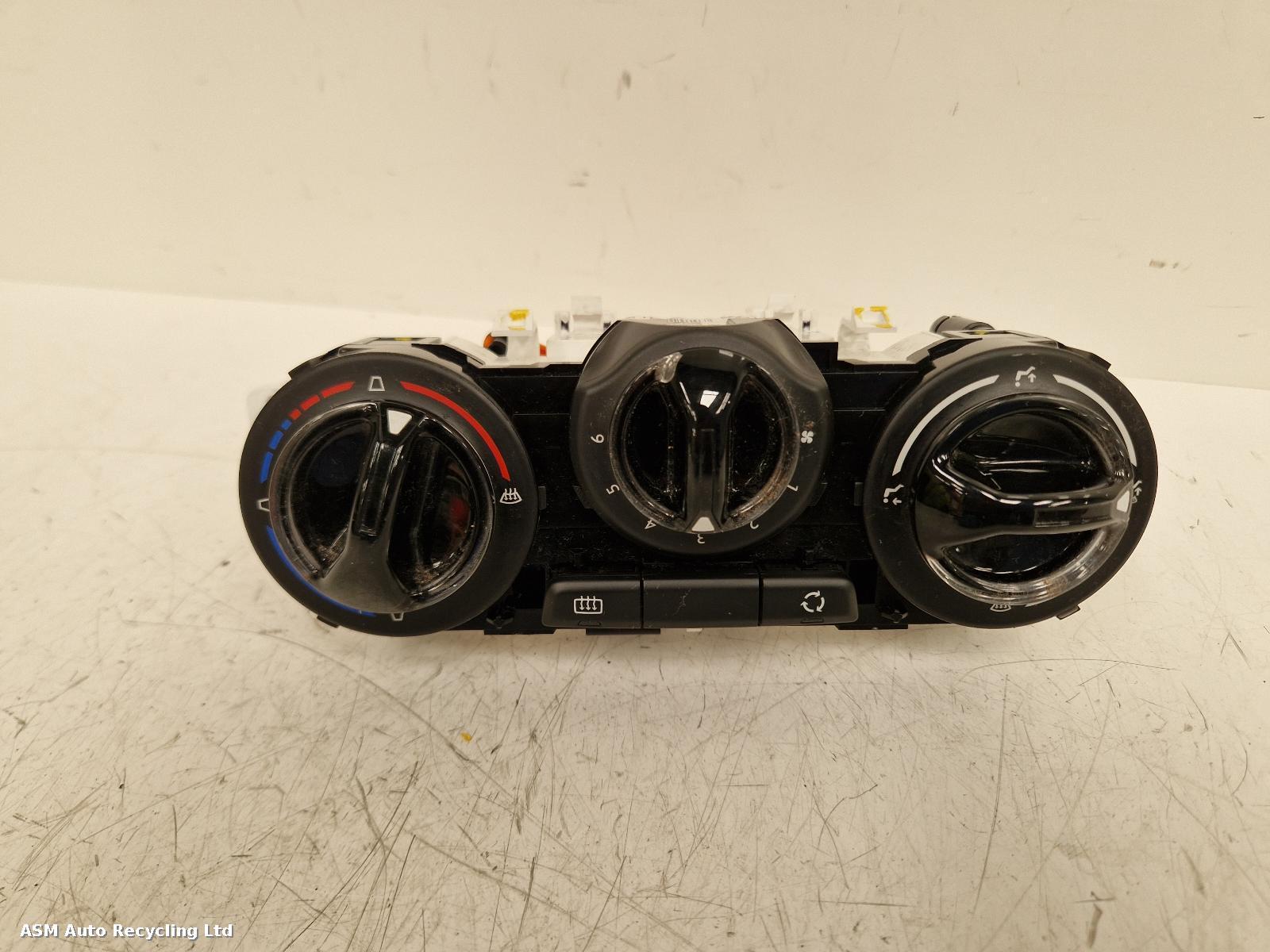 View Auto part Heater/AC Controller Peugeot 208 2013