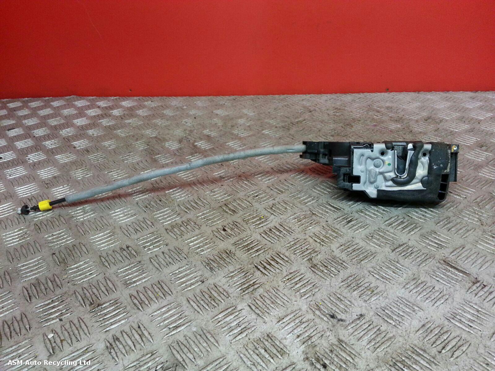 View Auto part Door Lock Assembly Mercedes C Class 2014