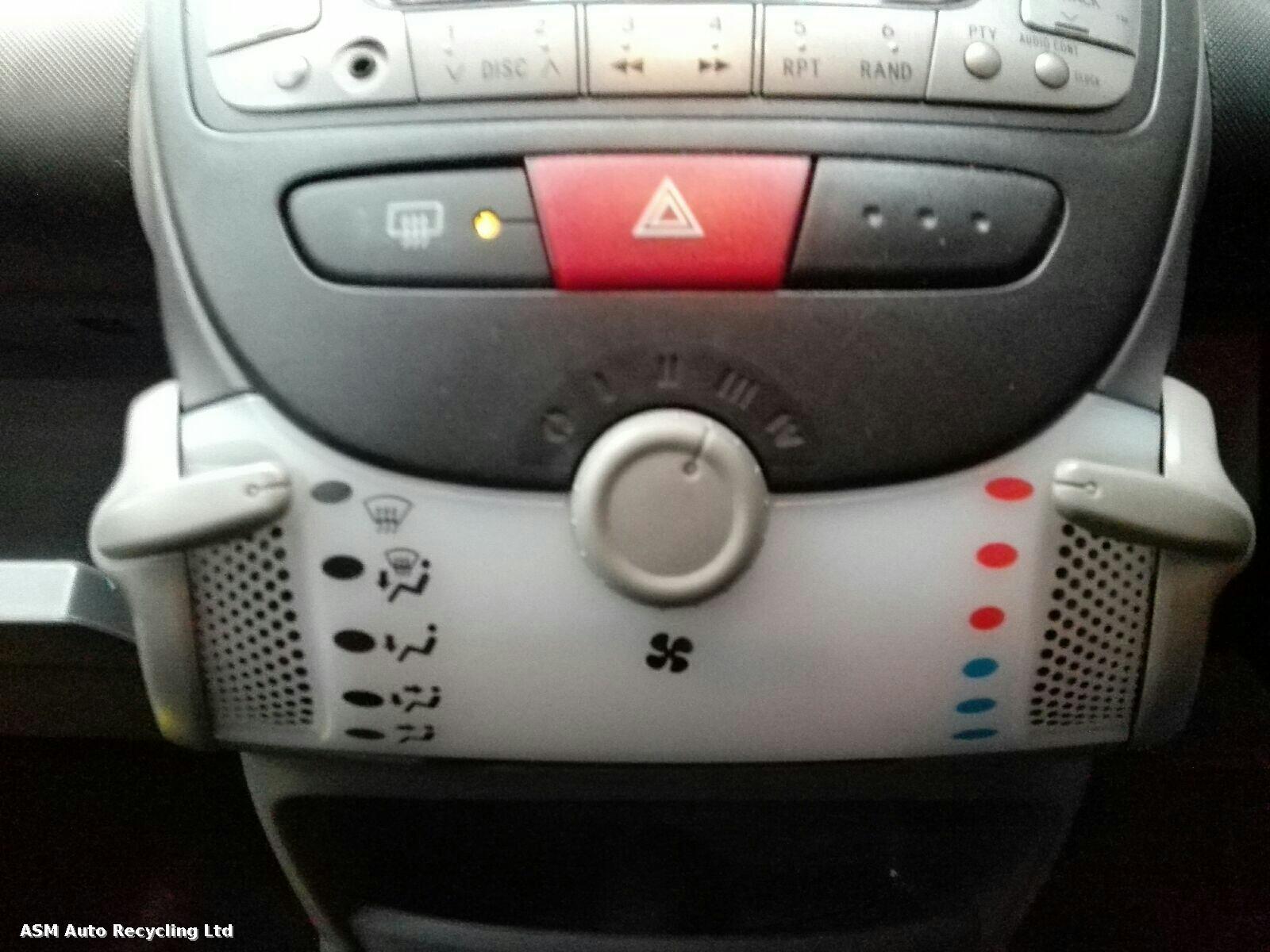 View Auto part Heater/AC Controller Peugeot 107 2011