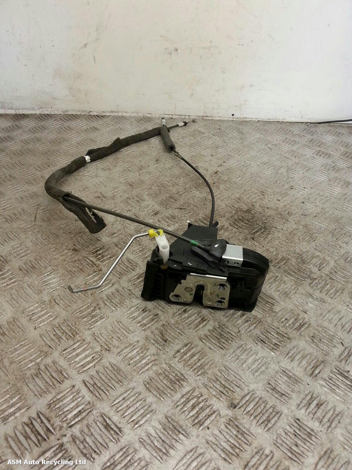 View Auto part Door Lock Assembly Nissan Juke 2011