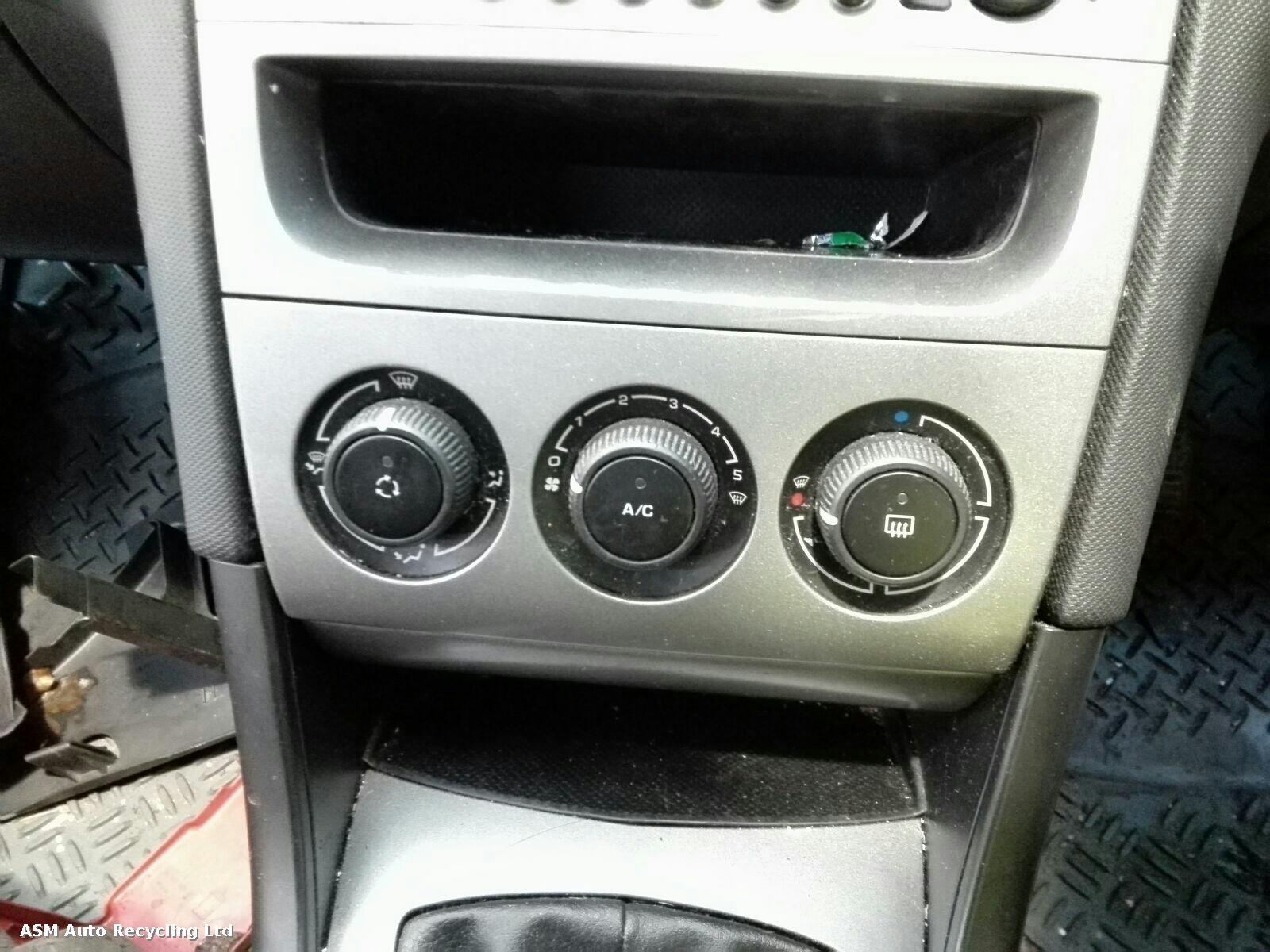 View Auto part Heater/AC Controller Peugeot 308 2008