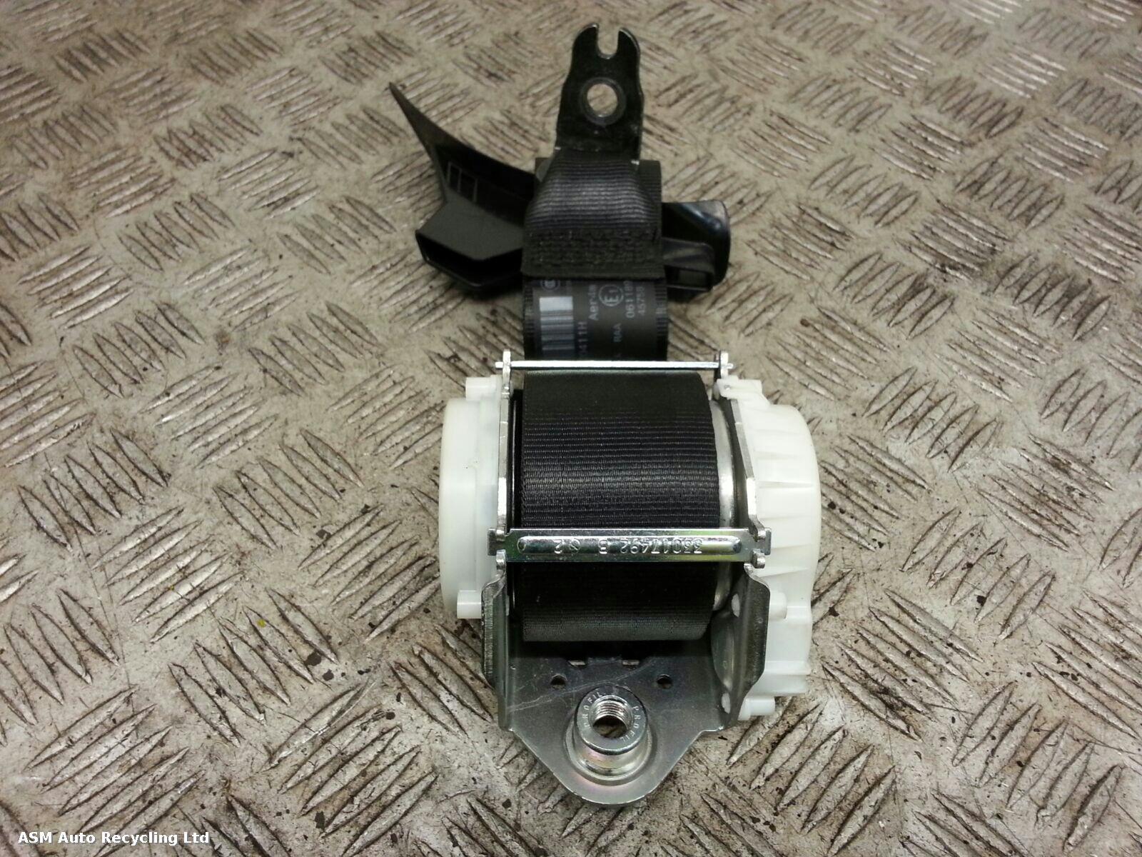 View Auto part Seat Belt Volkswagen Passat 2011