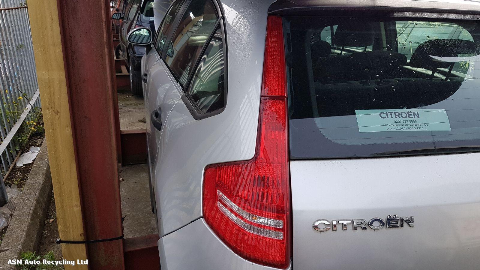 View Auto part L Taillight Citroen C4 2006