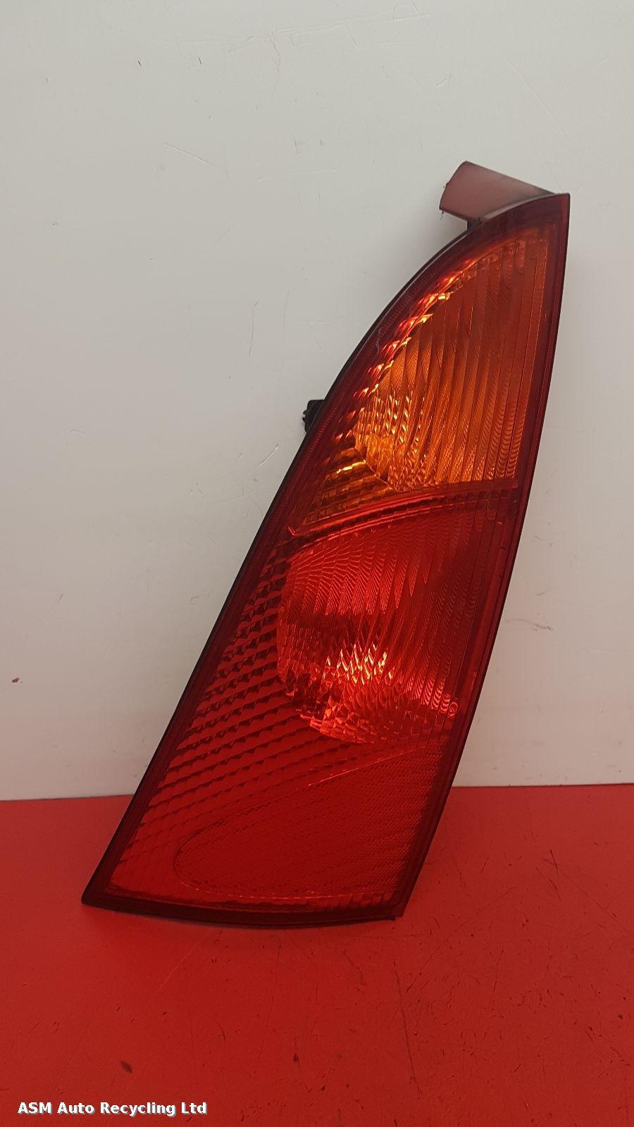 View Auto part R Taillight Ford Focus 2004