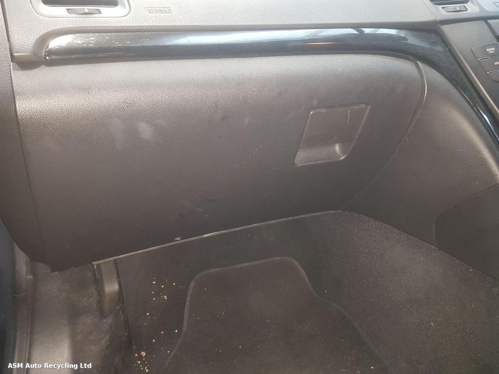 View Auto part Glove Box Vauxhall Insignia 2011