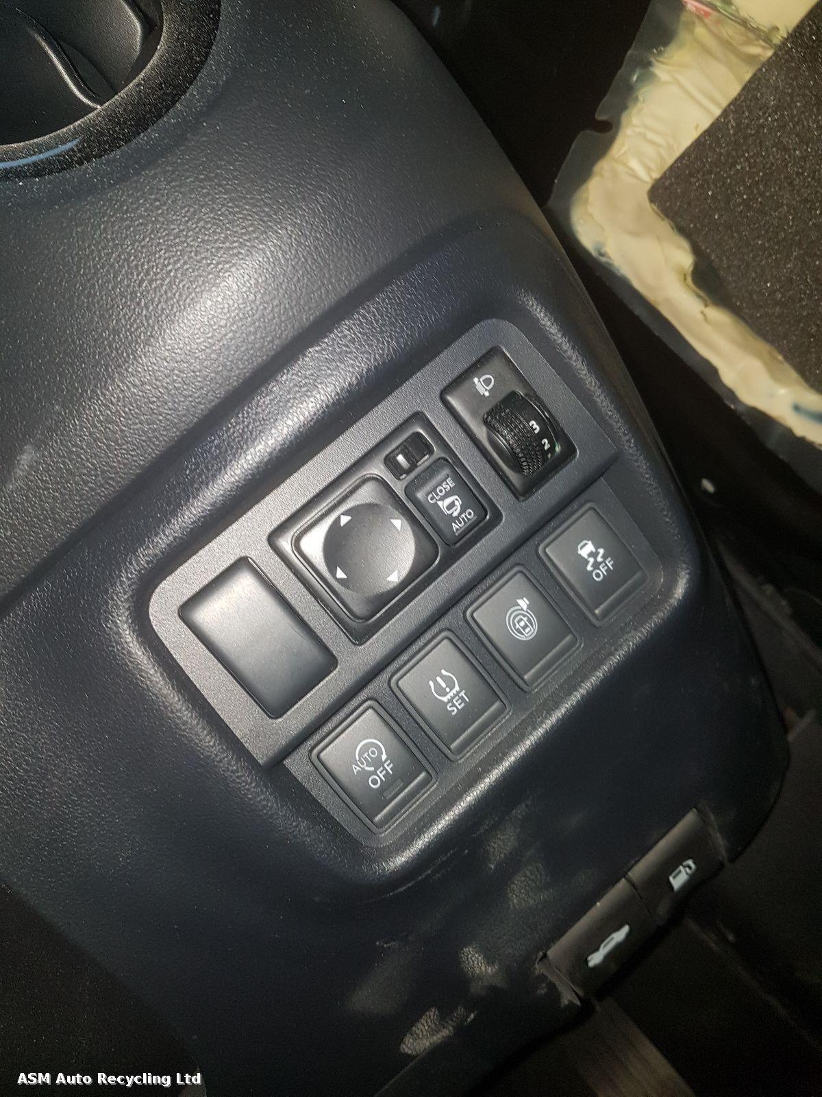 View Auto part Mirror Switch Nissan Juke 2017
