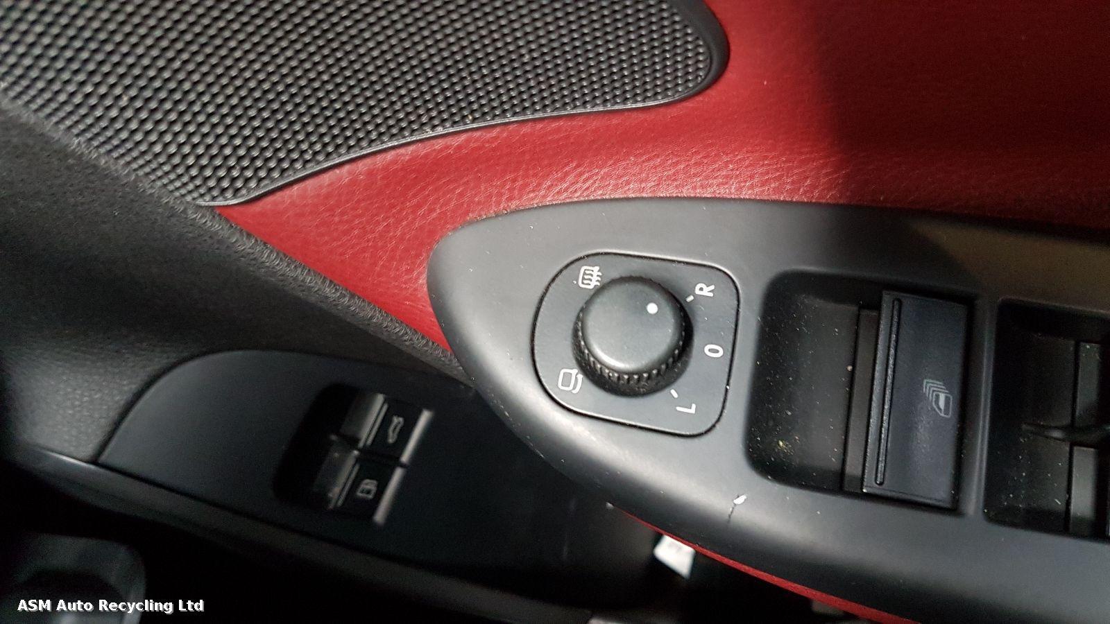 View Auto part R Door Mirror Volkswagen Eos 2007