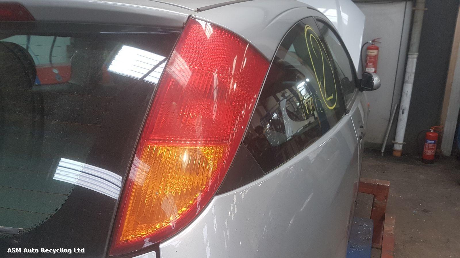 View Auto part R Taillight Ford Focus 2004