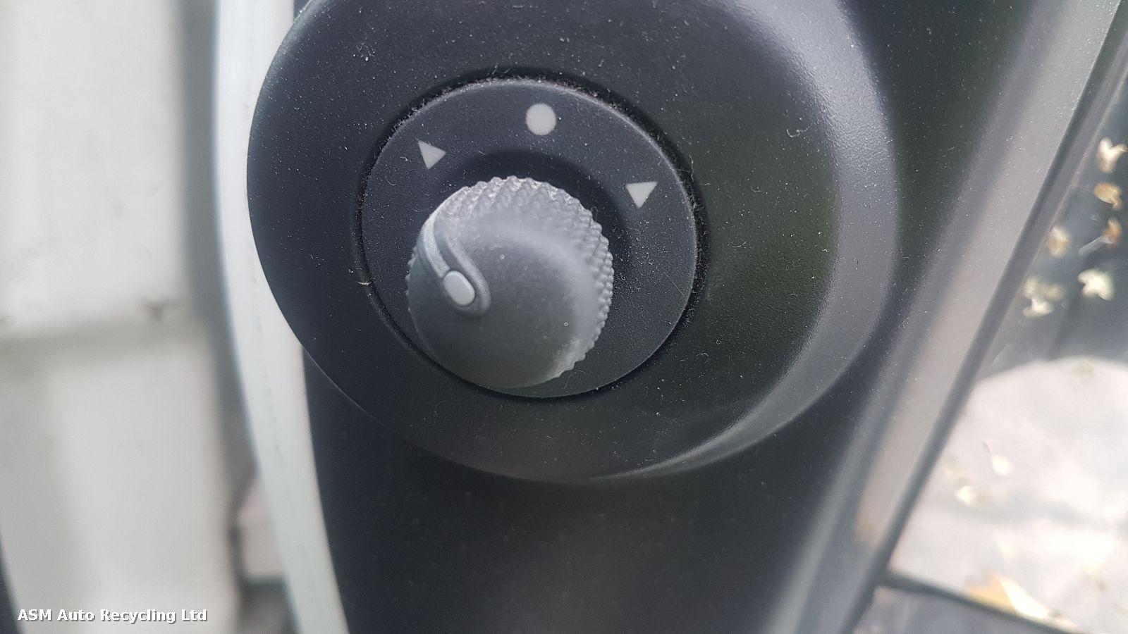 View Auto part L Door Mirror Fiat Fiorino 2009