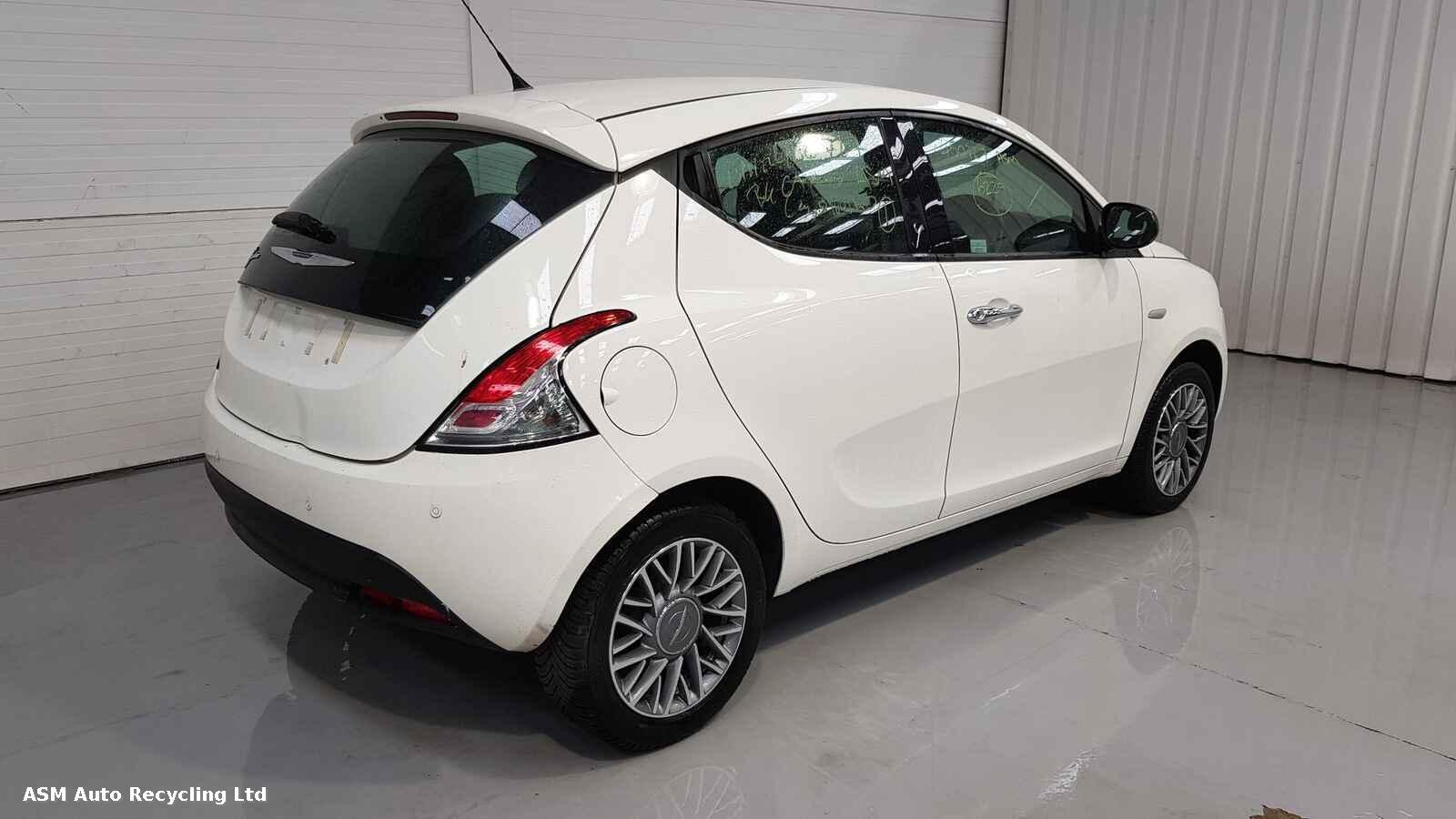View Auto part Chrysler Ypsilon 2013 5 Door Hatchback Breaking