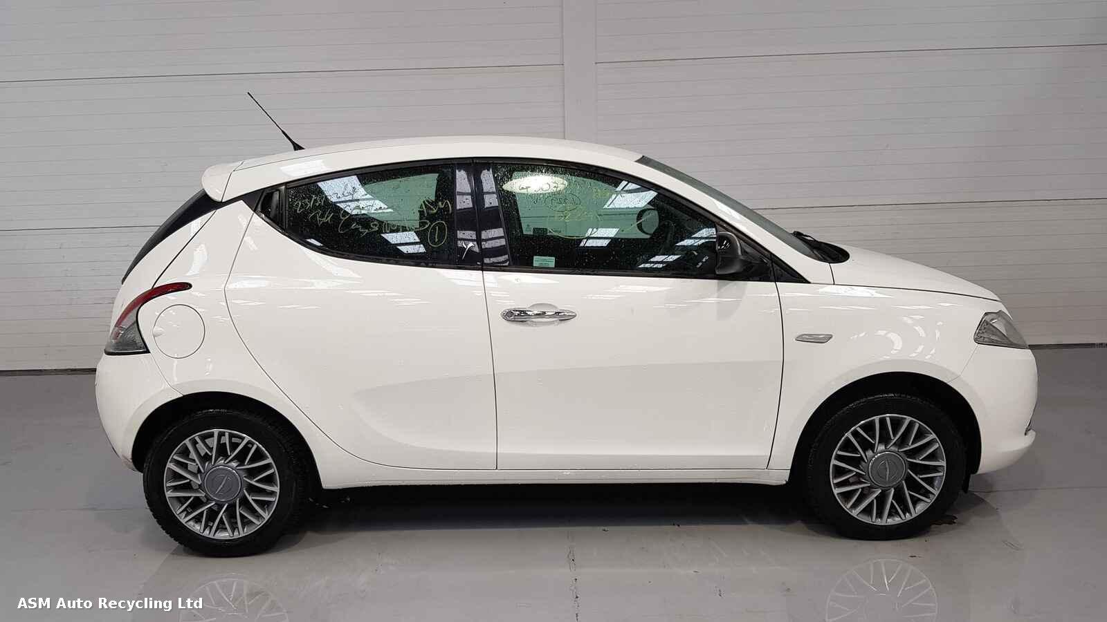 View Auto part Chrysler Ypsilon 2013 5 Door Hatchback Breaking
