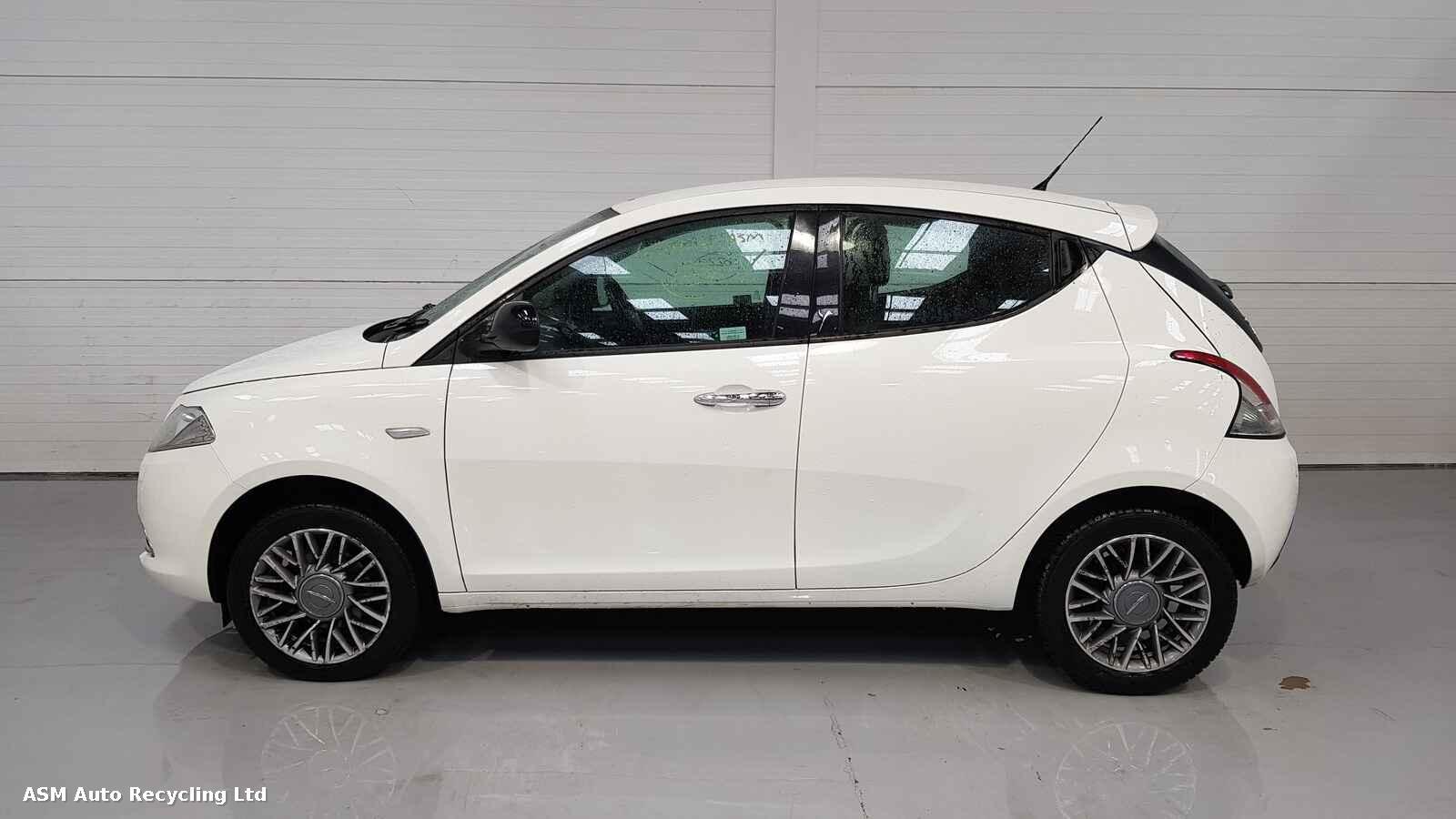 View Auto part Chrysler Ypsilon 2013 5 Door Hatchback Breaking