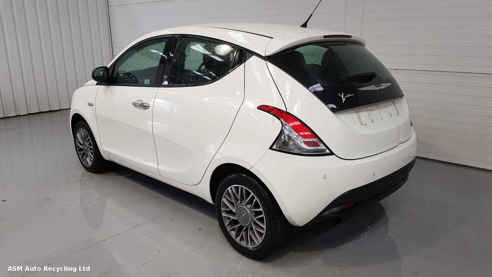 View Auto part Chrysler Ypsilon 2013 5 Door Hatchback Breaking