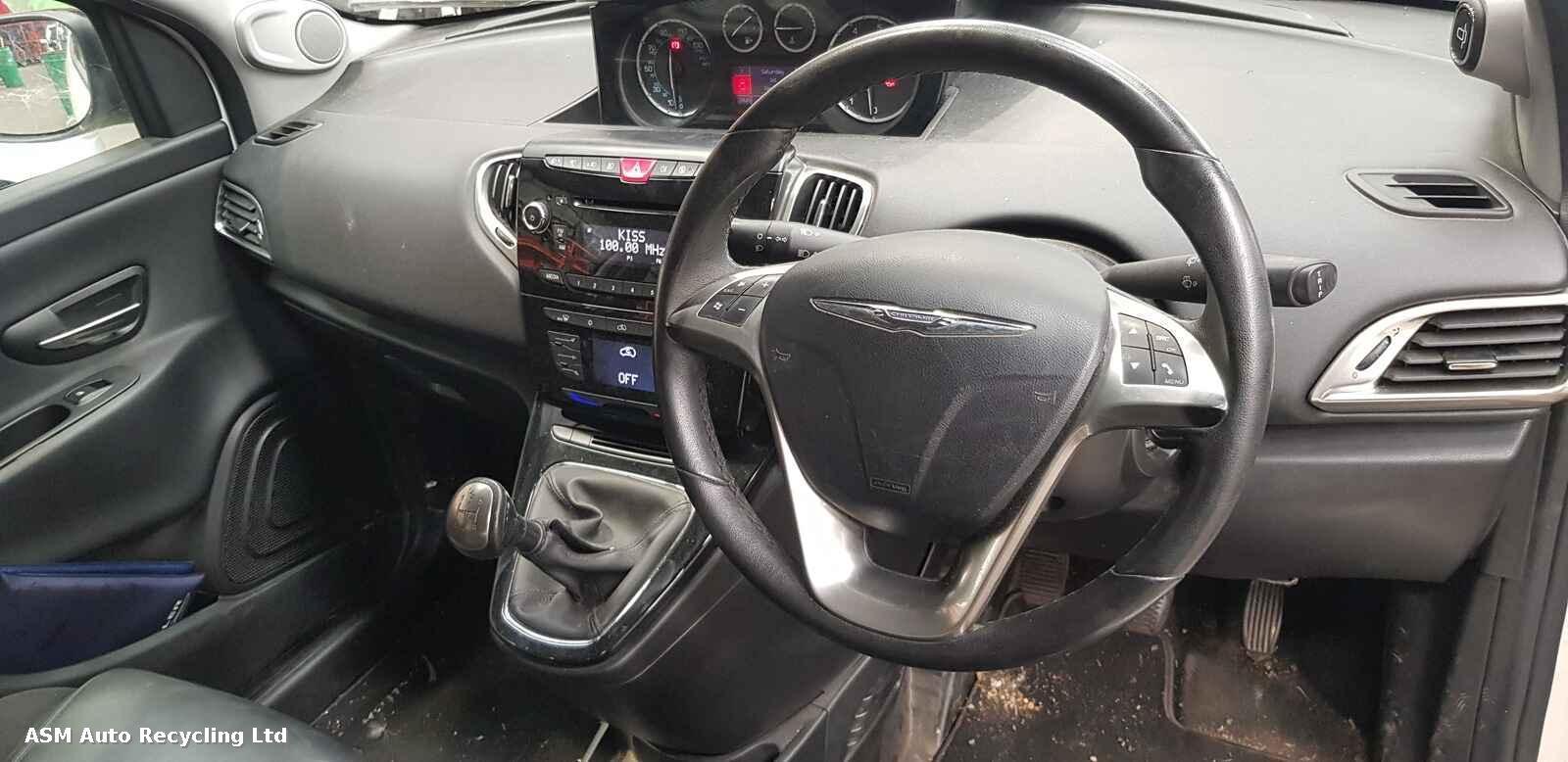 View Auto part Chrysler Ypsilon 2013 5 Door Hatchback Breaking