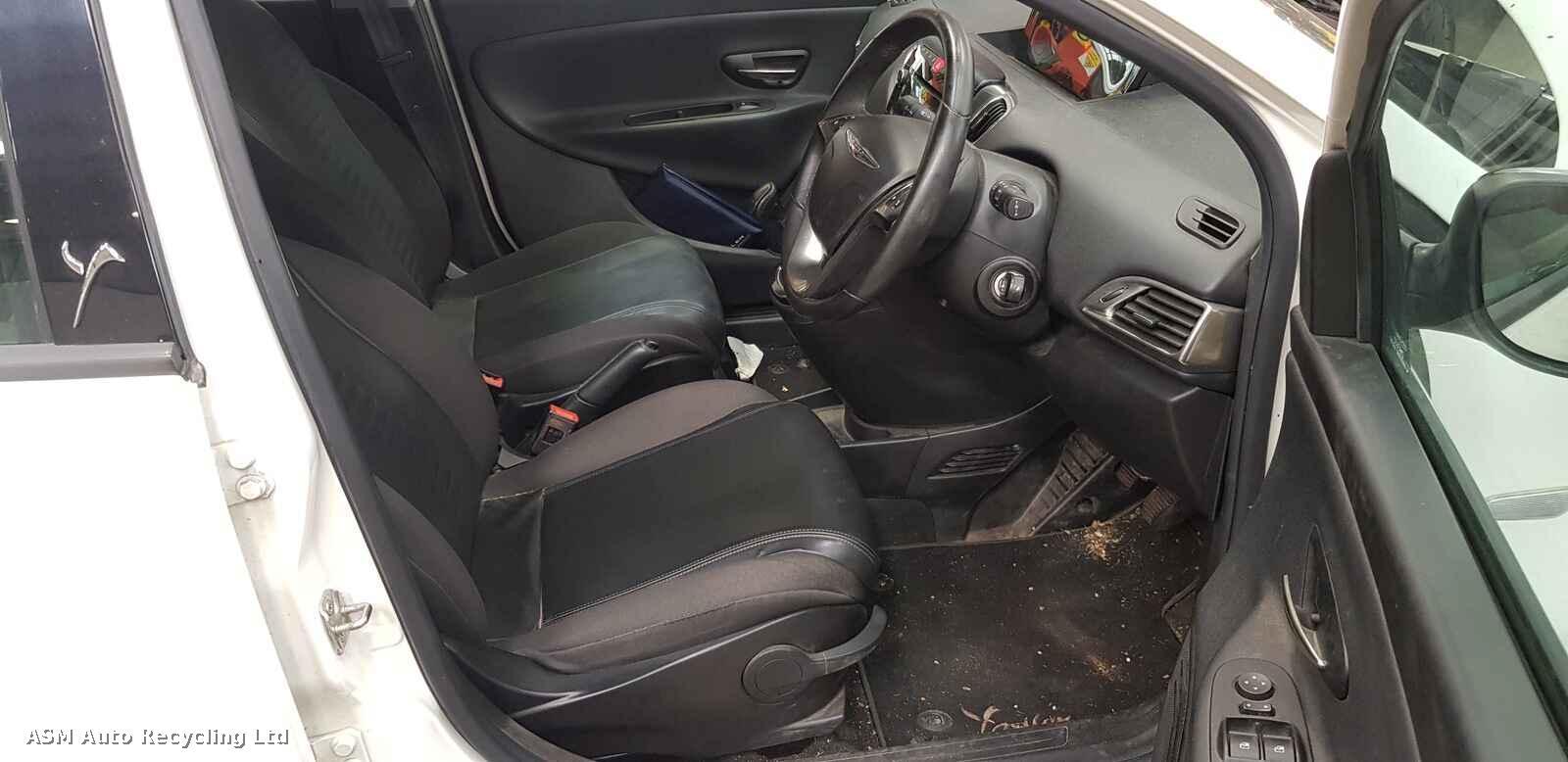 View Auto part Chrysler Ypsilon 2013 5 Door Hatchback Breaking