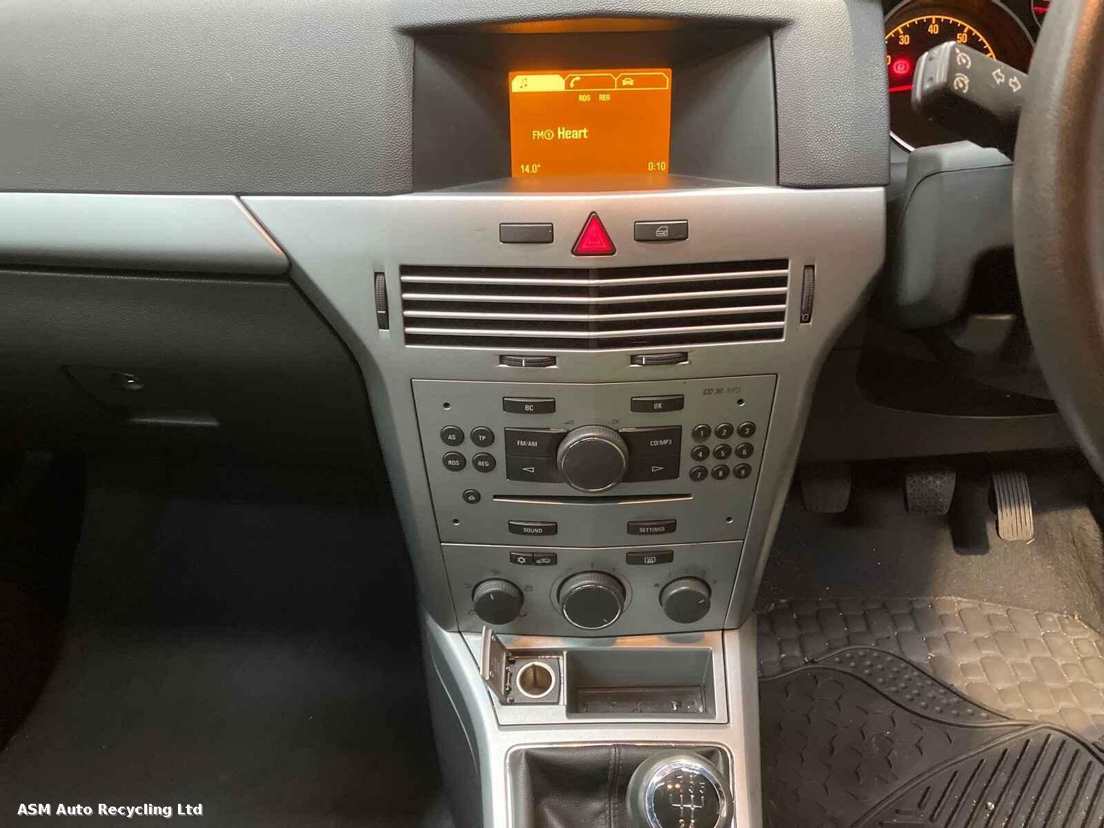 View Auto part Vauxhall Astra 2010 2 Door Convertible Breaking
