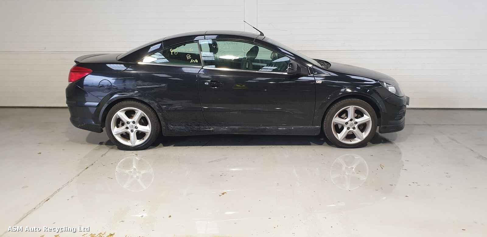 View Auto part Vauxhall Astra 2010 2 Door Convertible Breaking
