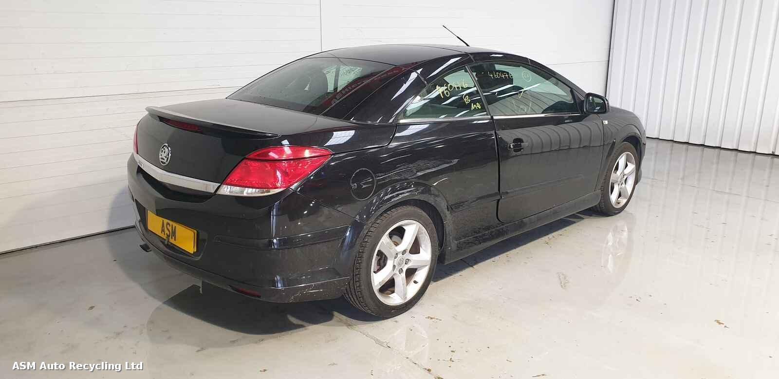 View Auto part Vauxhall Astra 2010 2 Door Convertible Breaking