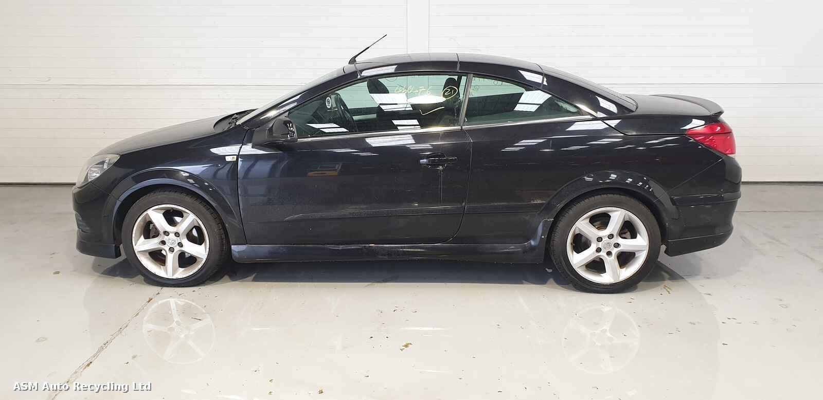 View Auto part Vauxhall Astra 2010 2 Door Convertible Breaking