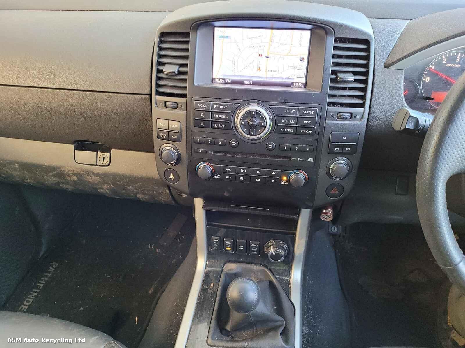 View Auto part Nissan Pathfinder 2013 5 Door Estate Breaking