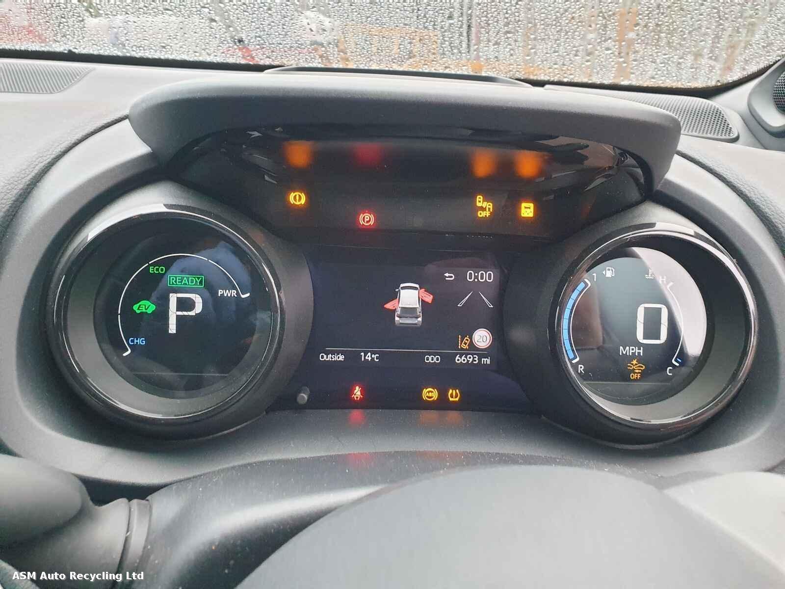 View Auto part Toyota Yaris 2021 5 Door Hatchback Breaking