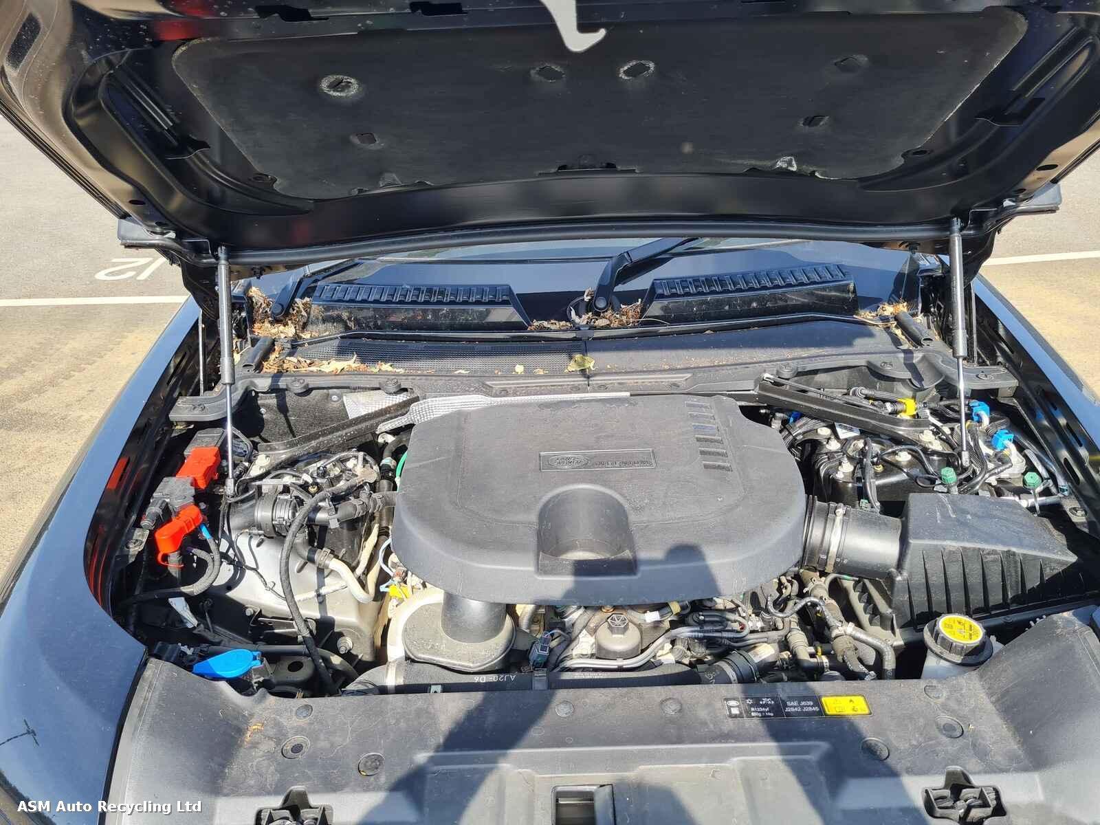 View Auto part Land Rover Defender 2023 5 Door Estate Breaking